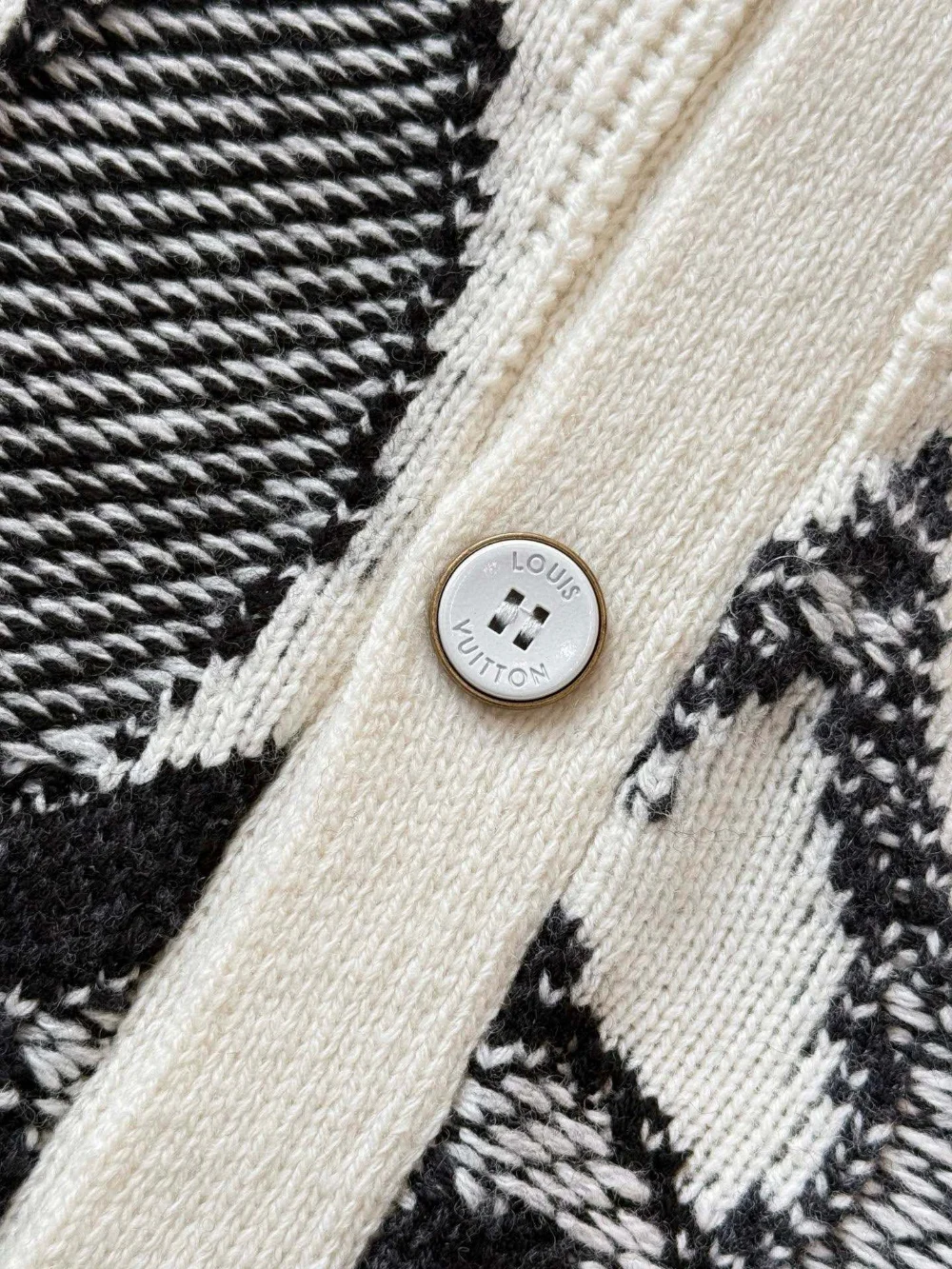 남성 LV 모노그램 니트 가디건 (2color) 상세
