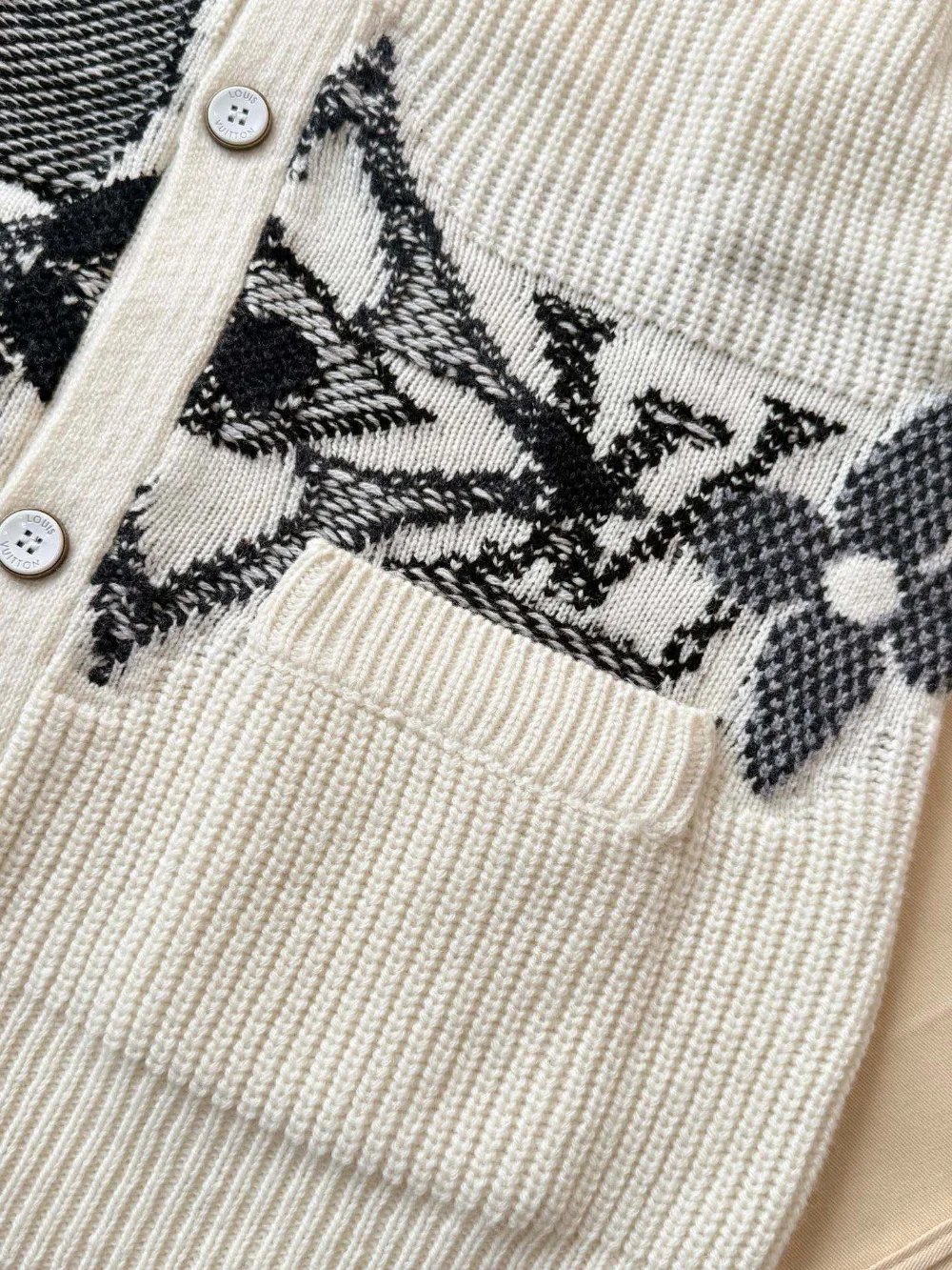 남성 LV 모노그램 니트 가디건 (2color) 상세