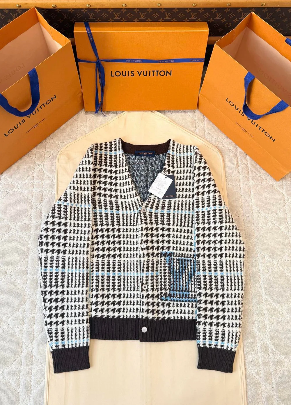 남녀공용 LV 체크 니트 가디건 상세