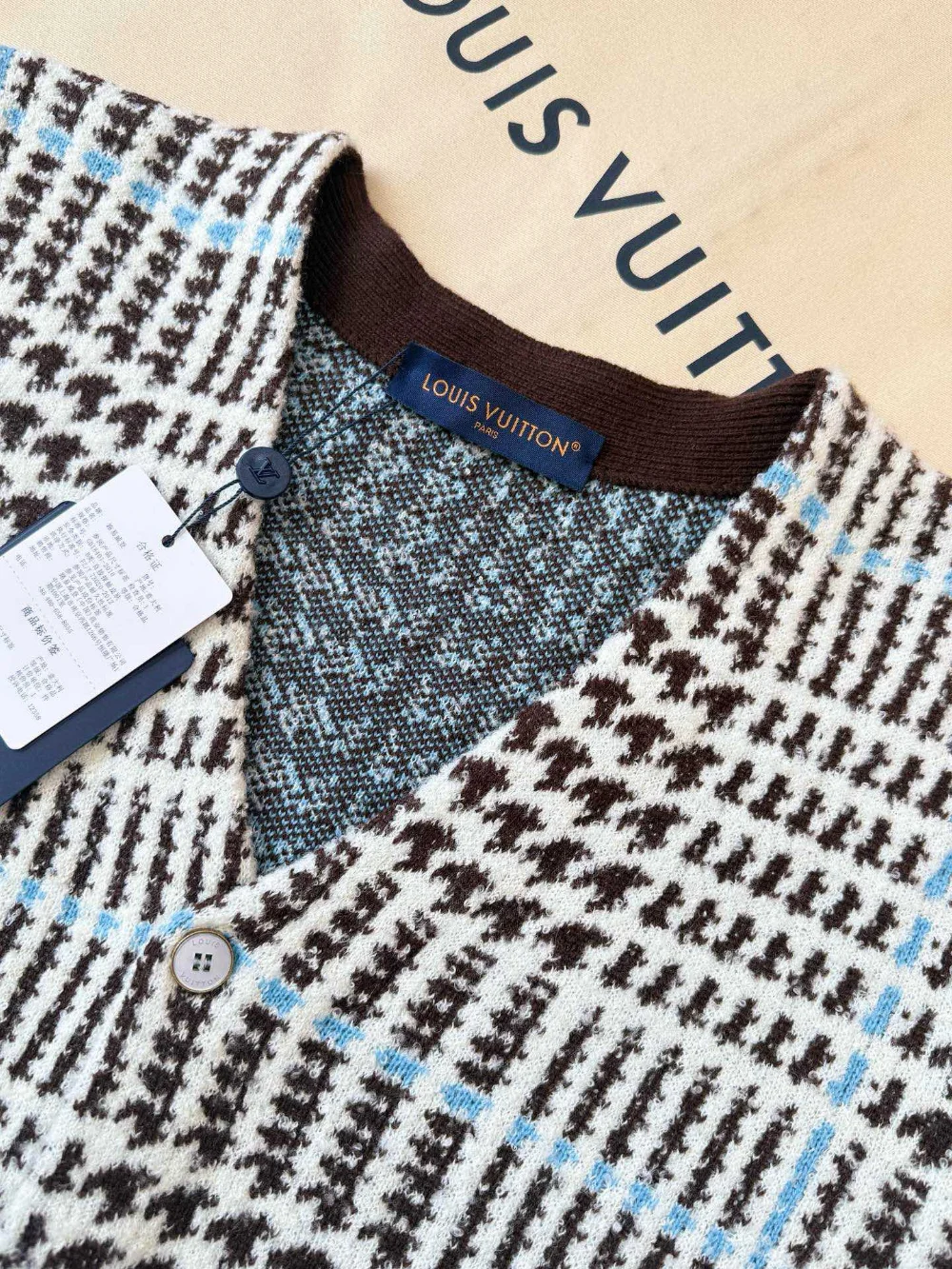 남녀공용 LV 체크 니트 가디건 상세