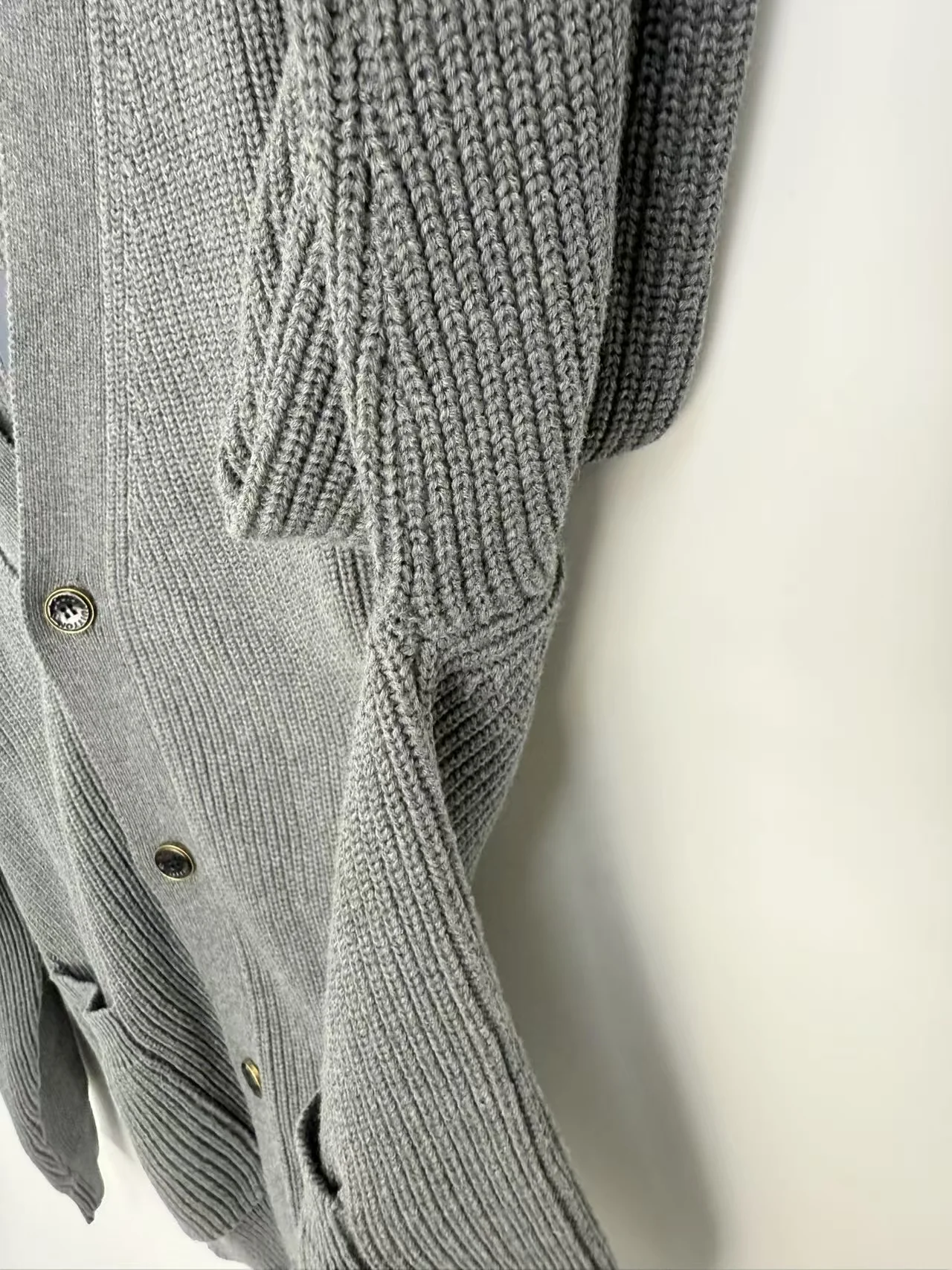 남녀공용 엠브로이더드 캐시미어 가디건 상세