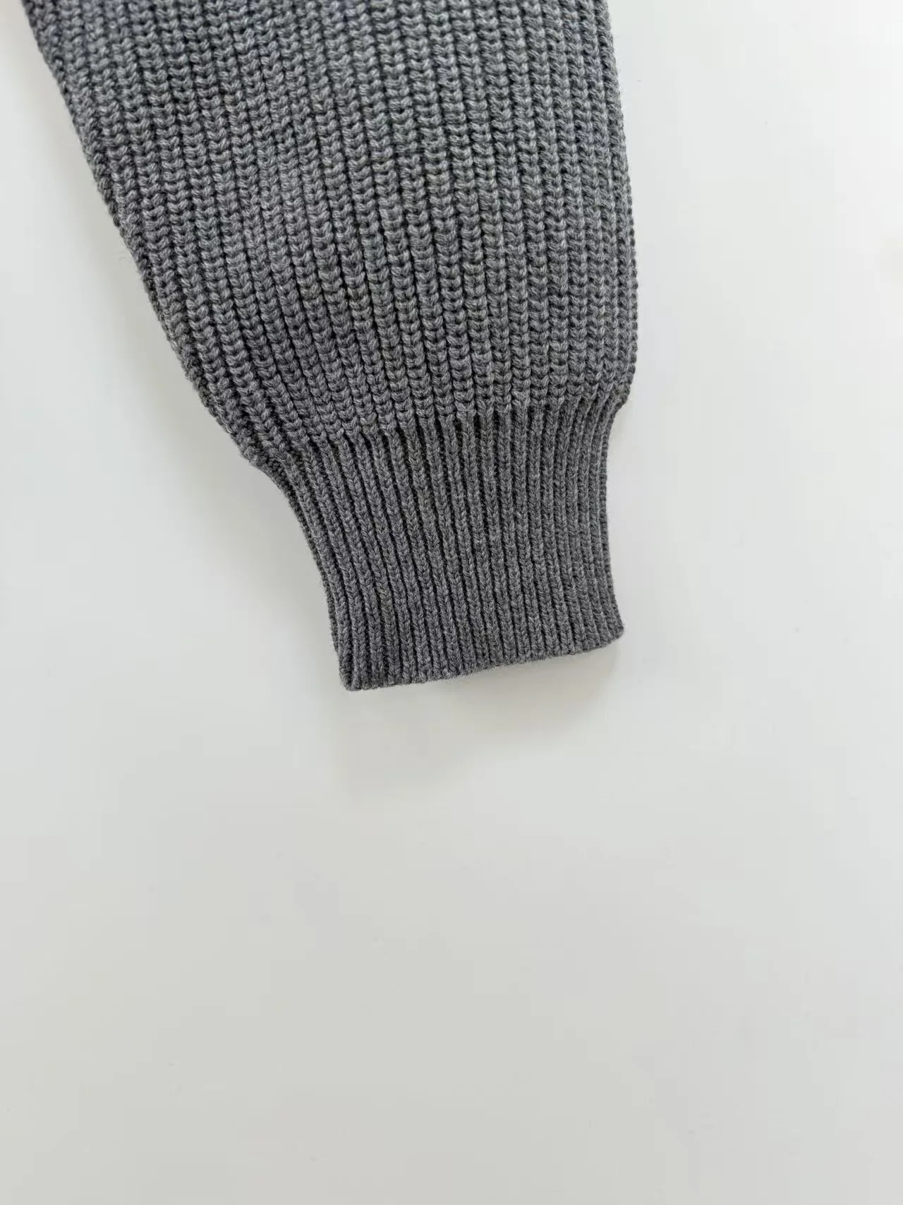 남녀공용 엠브로이더드 캐시미어 가디건 상세