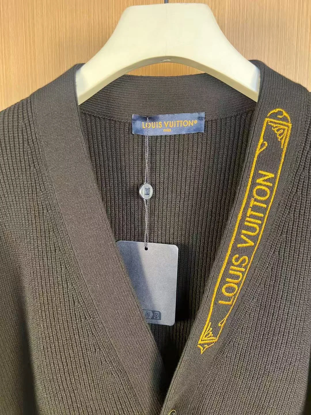 남성 V넥 엠브로이더드 시그니처 가디건 1AHVN0 (2color) 상세