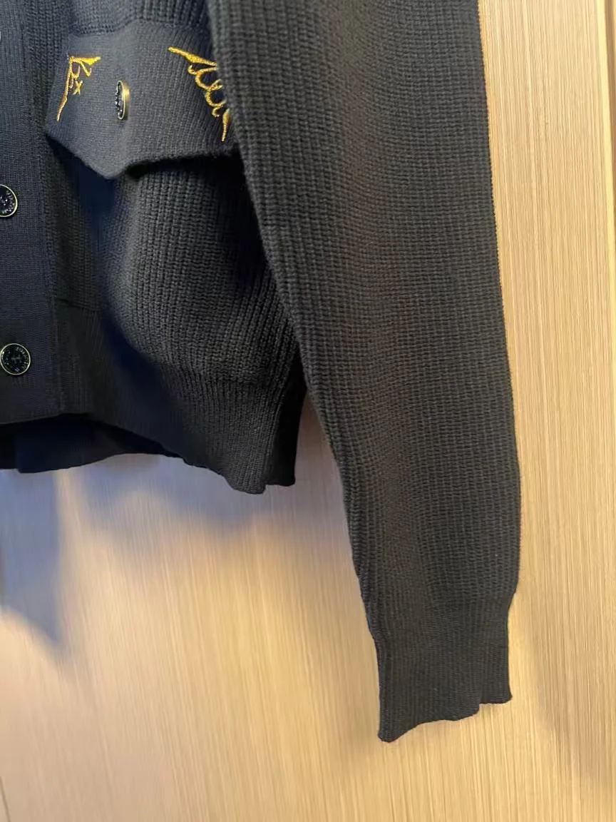 남성 V넥 엠브로이더드 시그니처 가디건 1AHVN0 (2color) 상세