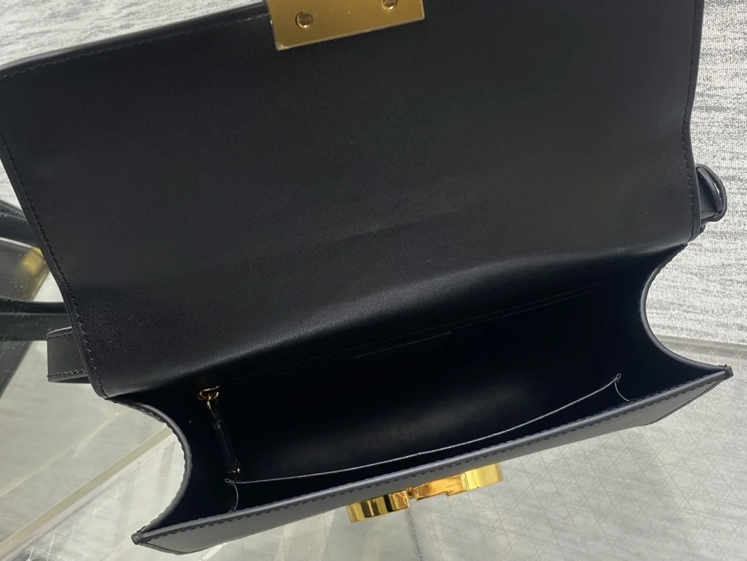 몽테인백 (24*18*5cm) 상세