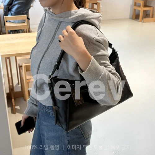 캐리올 이스트 웨스트 4