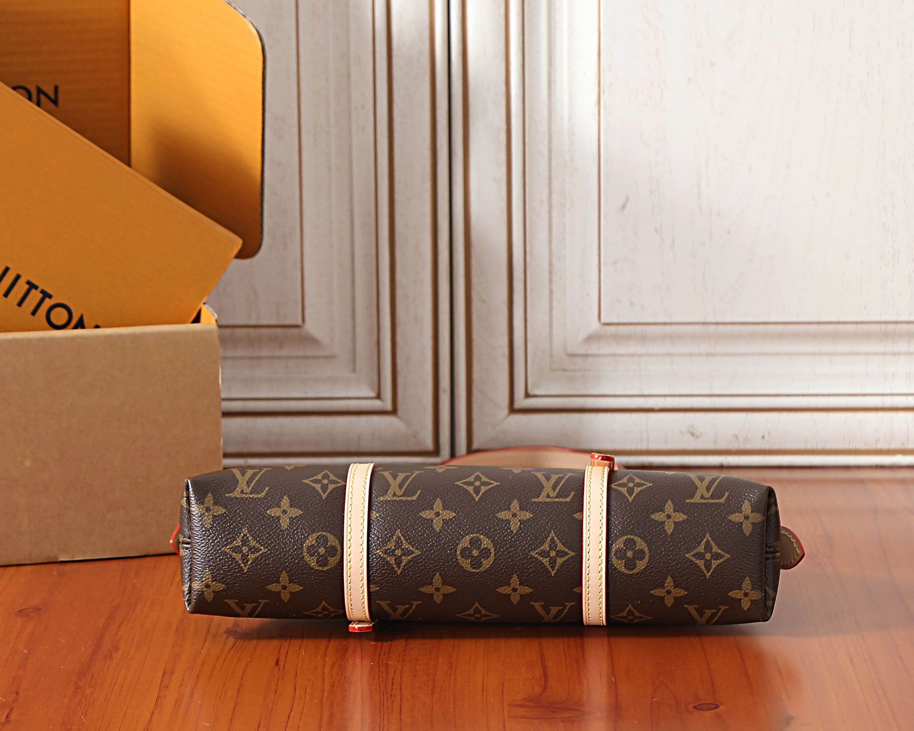 스콰이어 이스트 웨스트  29x14x8CM 상세