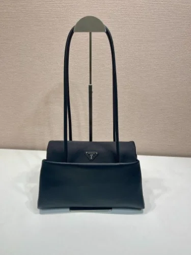 리나일론 플랩이 있는 페시지 미디엄 가죽 백 28x14.5x12cm