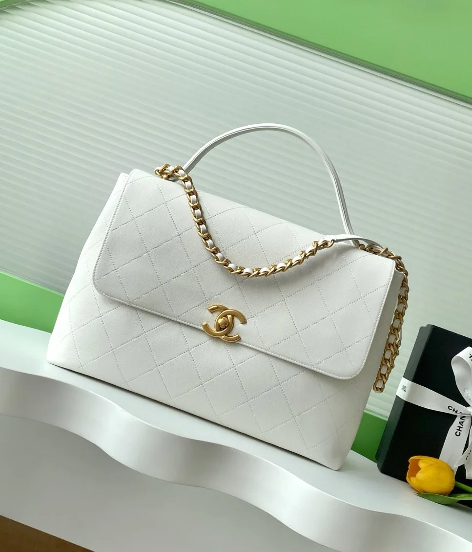 핸들 장식의 맥시 플랩백 (38cm X 28cm X 10cm)