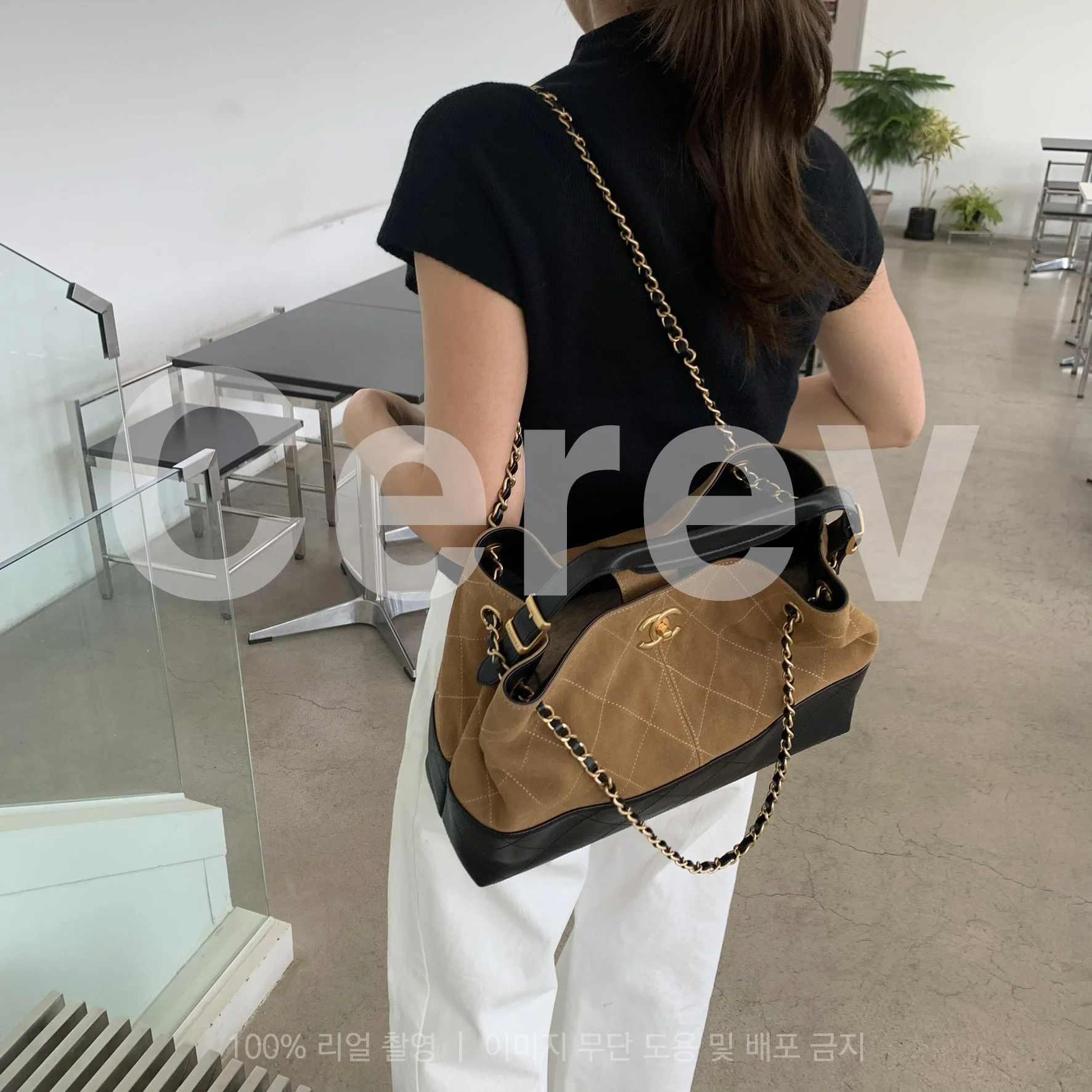 25A 스웨이드 호보백 스몰 (36 x 24 x 14 ) 상세