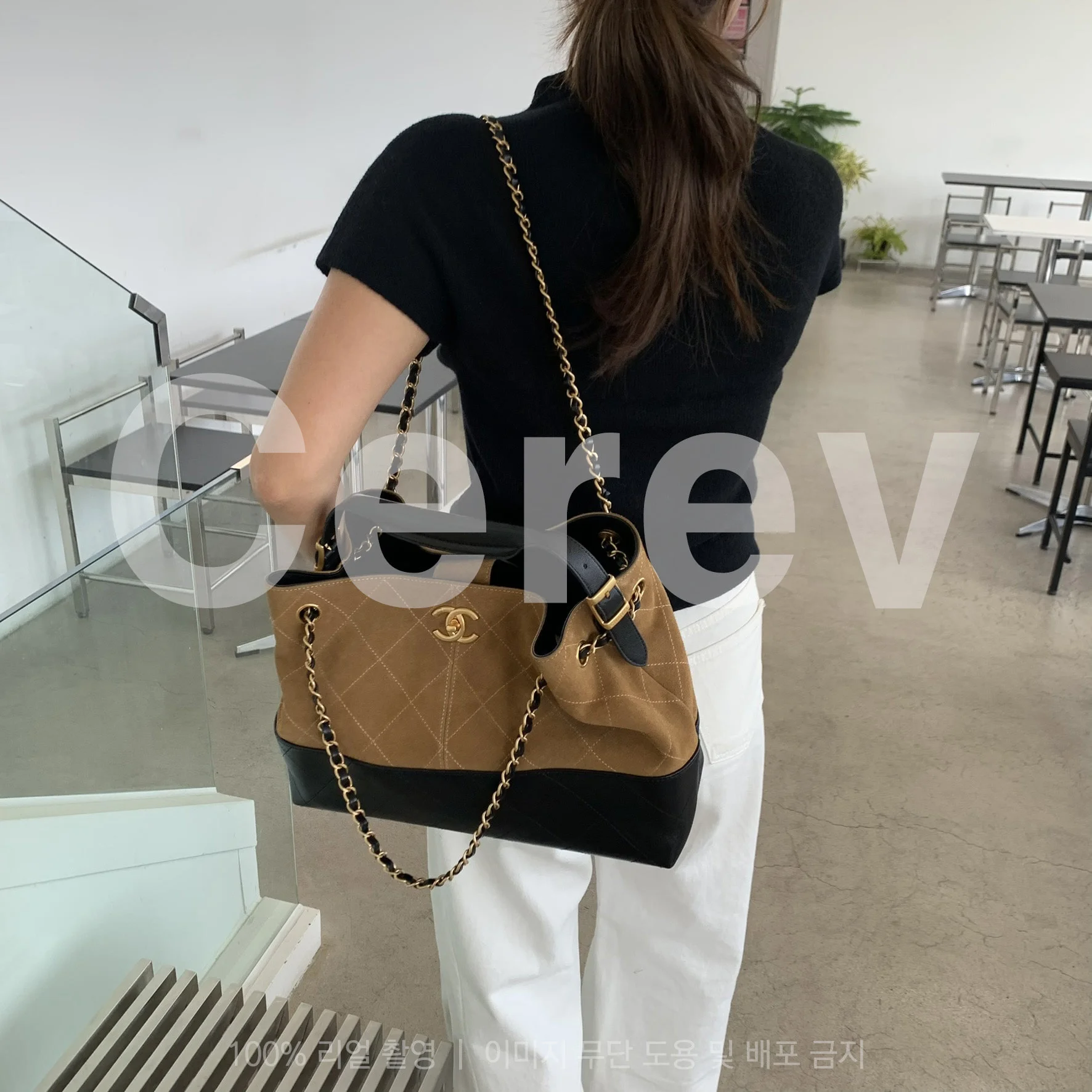 25A 스웨이드 호보백 스몰 (36 x 24 x 14 ) 상세