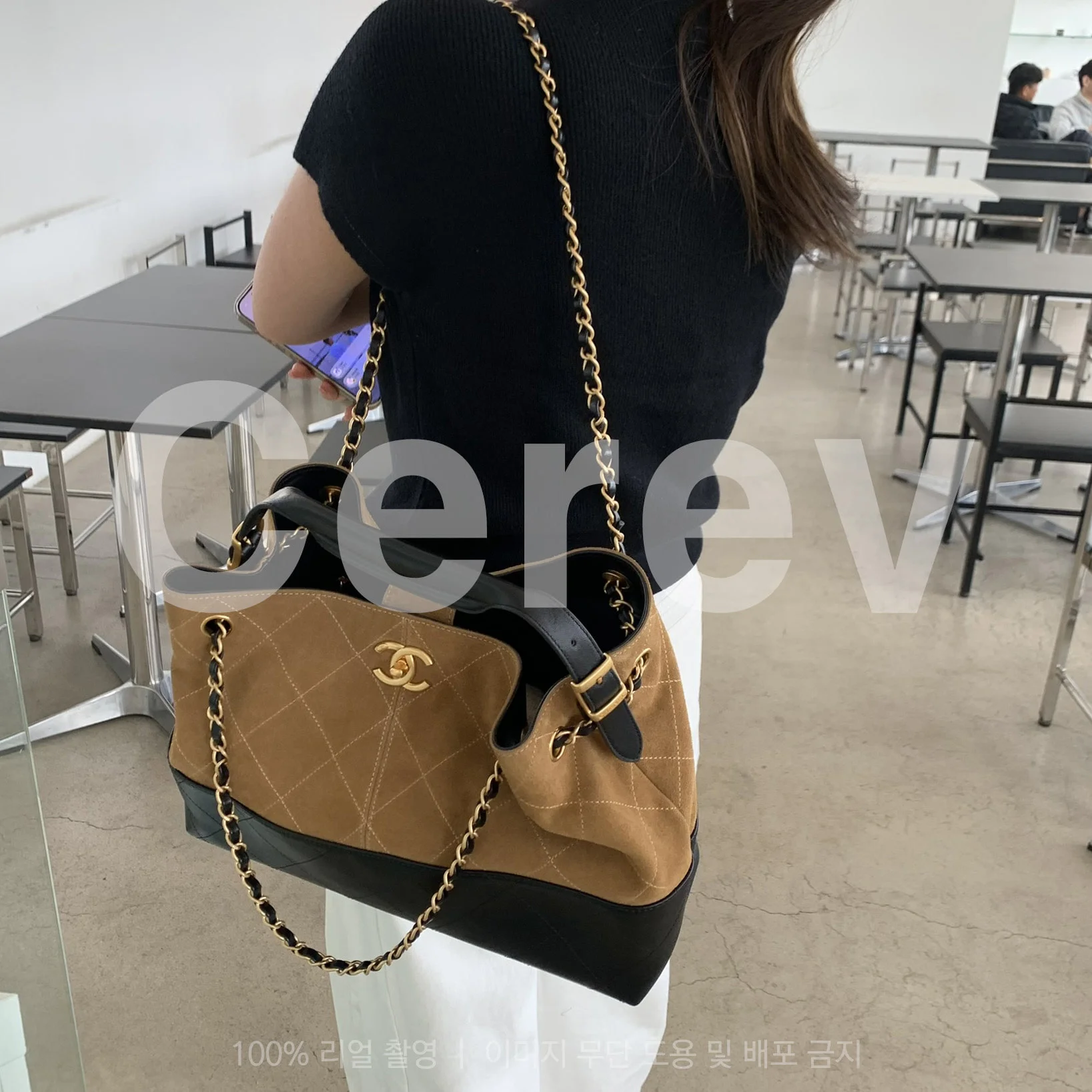 25A 스웨이드 호보백 스몰 (36 x 24 x 14 ) 상세