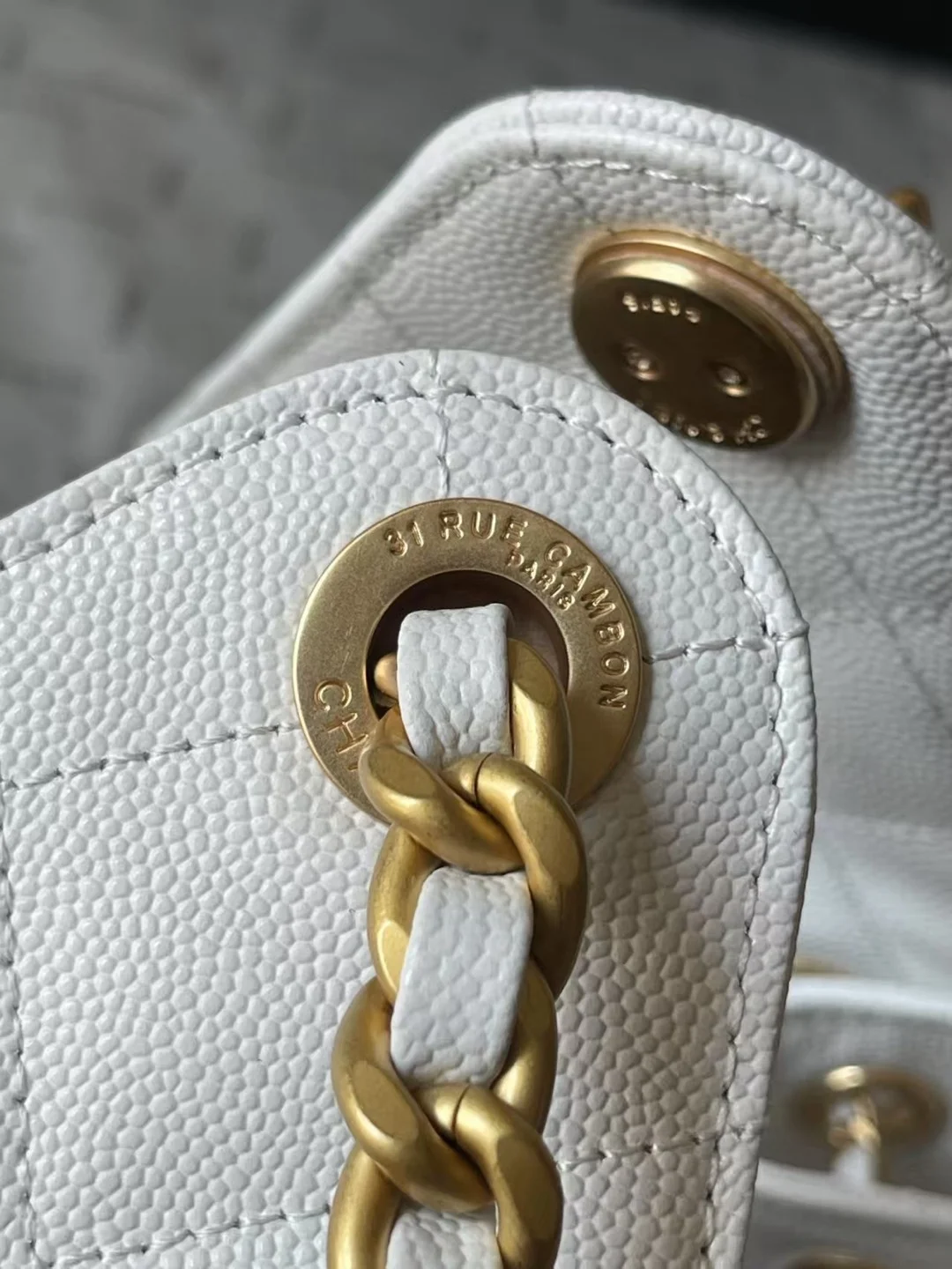 25c 뉴 호보백 화이트 상세