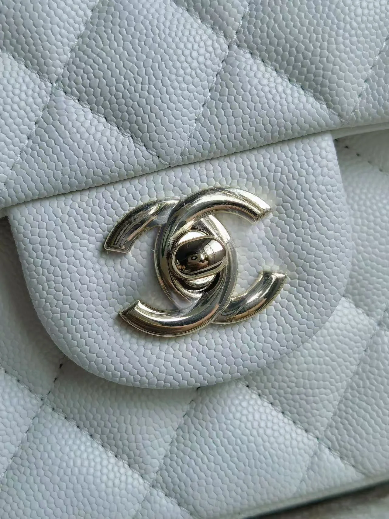 클래식 미디움 캐비어 화이트 샴페인골드 상세