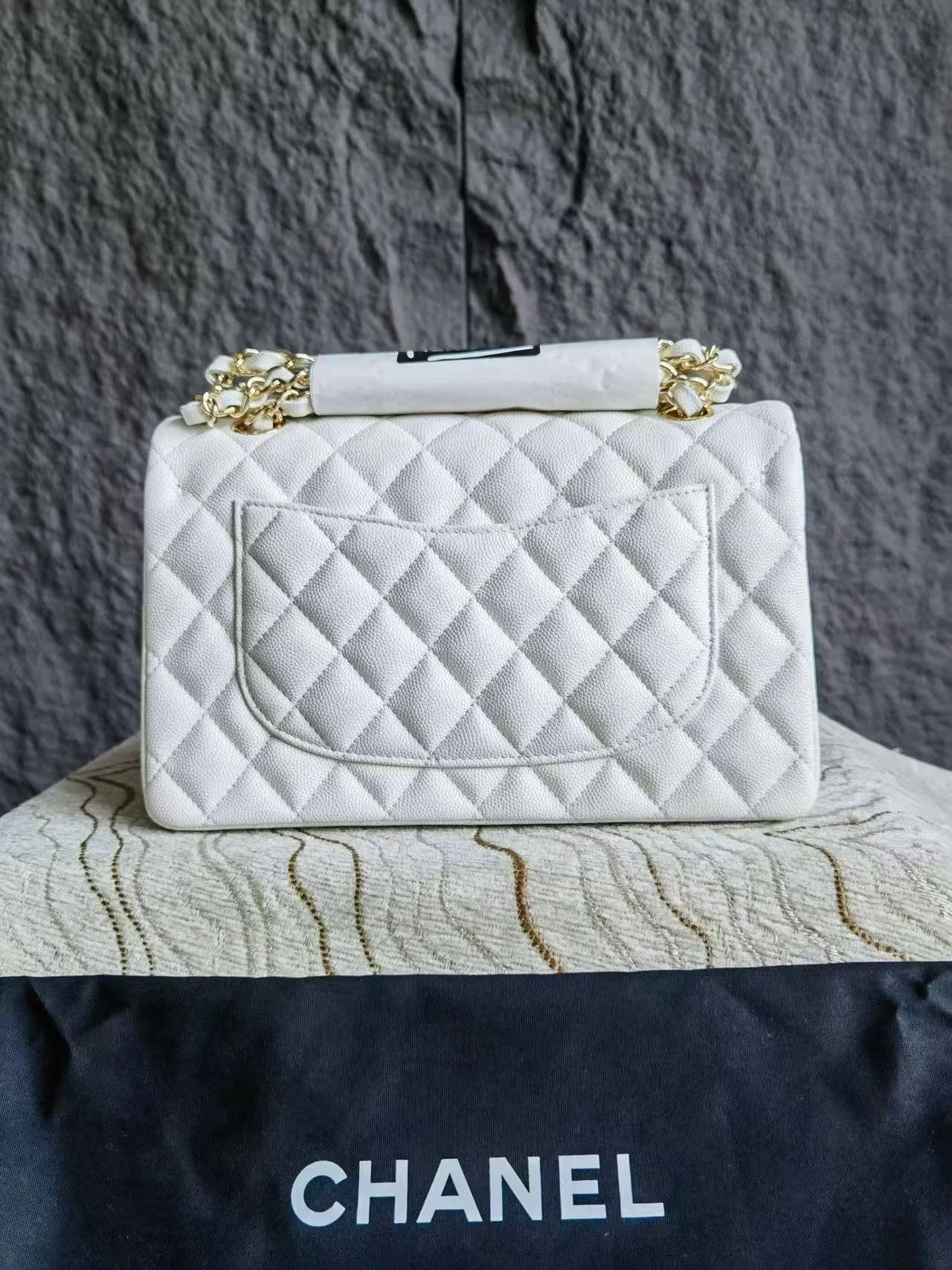 클래식 미디움 캐비어 화이트 샴페인골드 상세