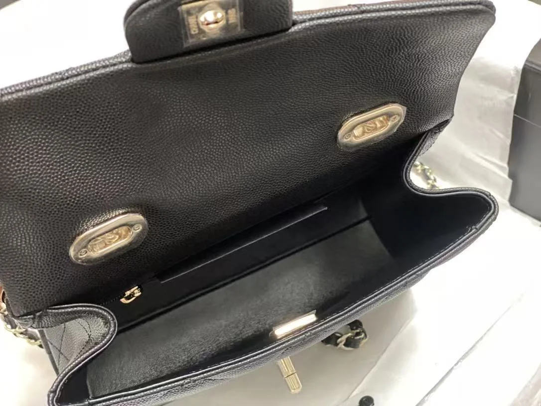 24P CC로고 탑핸들 플랩백 상세