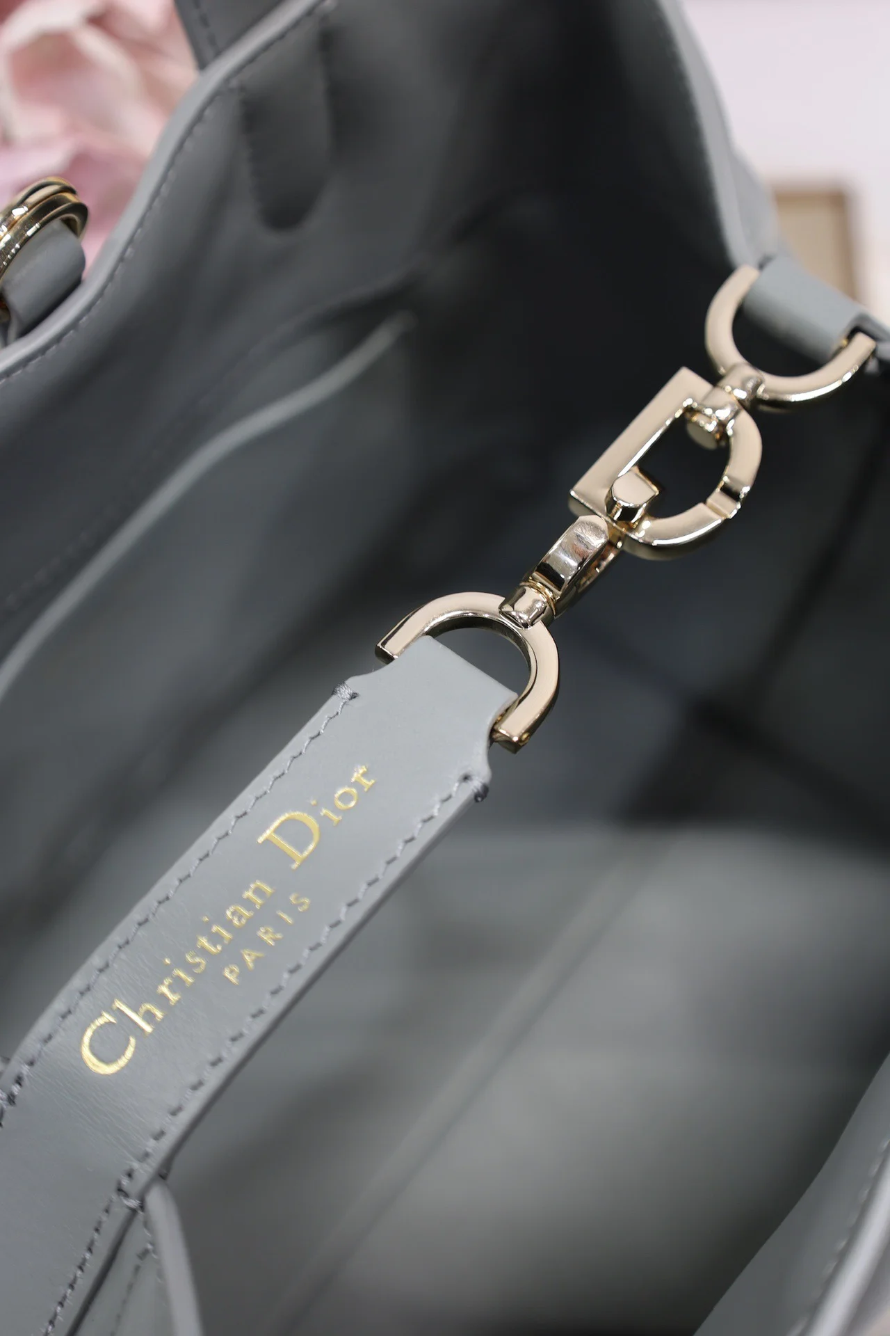 뚜주흐 미디엄 버티컬 토트백 스톤 그레이 상세