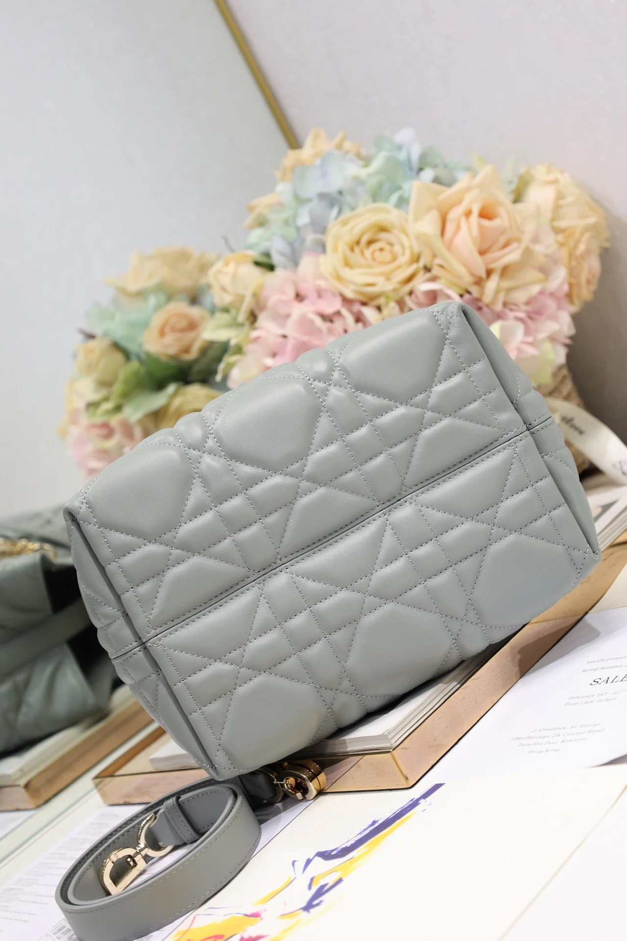 뚜주흐 미디엄 버티컬 토트백 스톤 그레이 상세