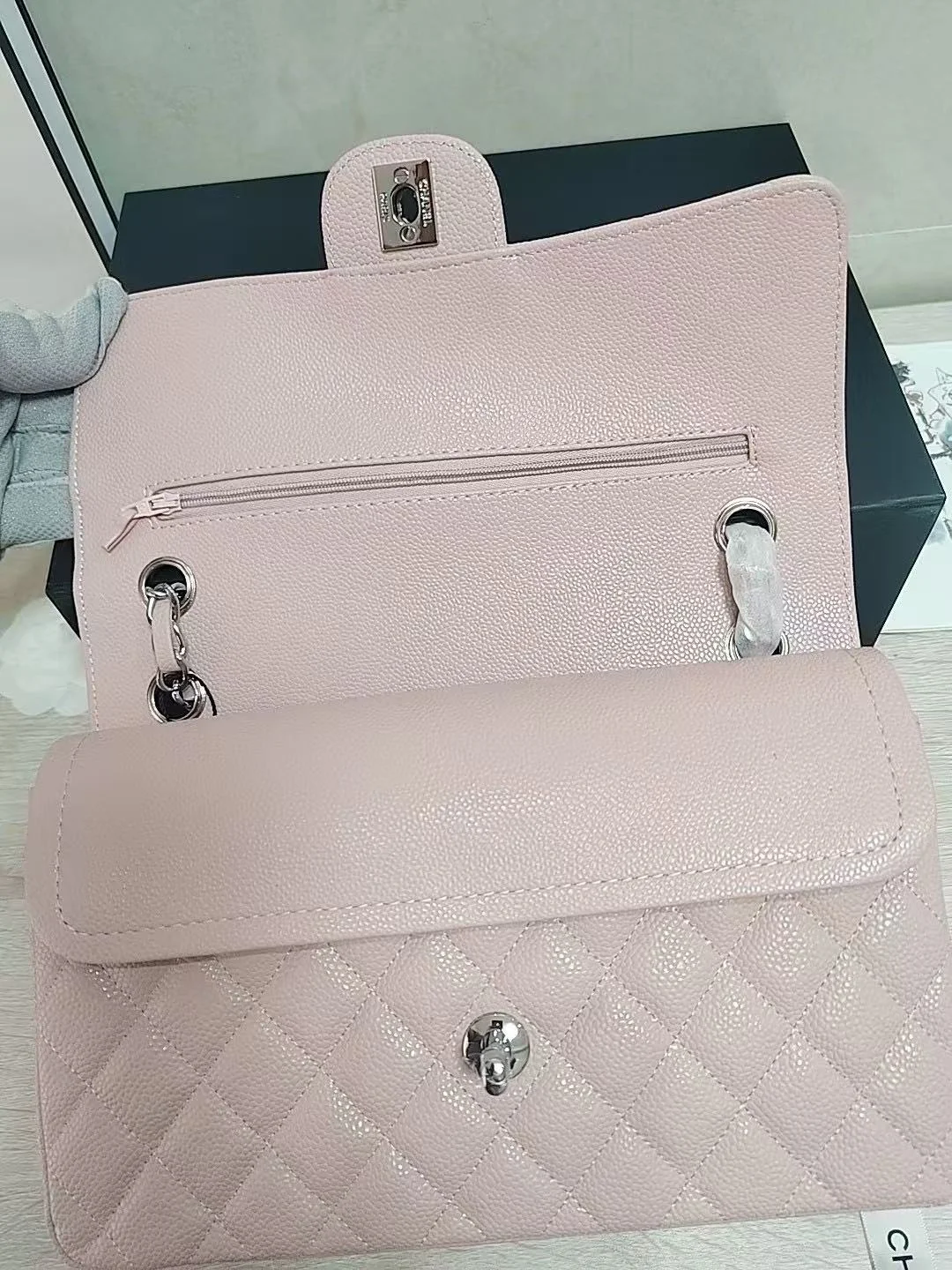 클래식 캐비어 핑크 은장 미디움 상세