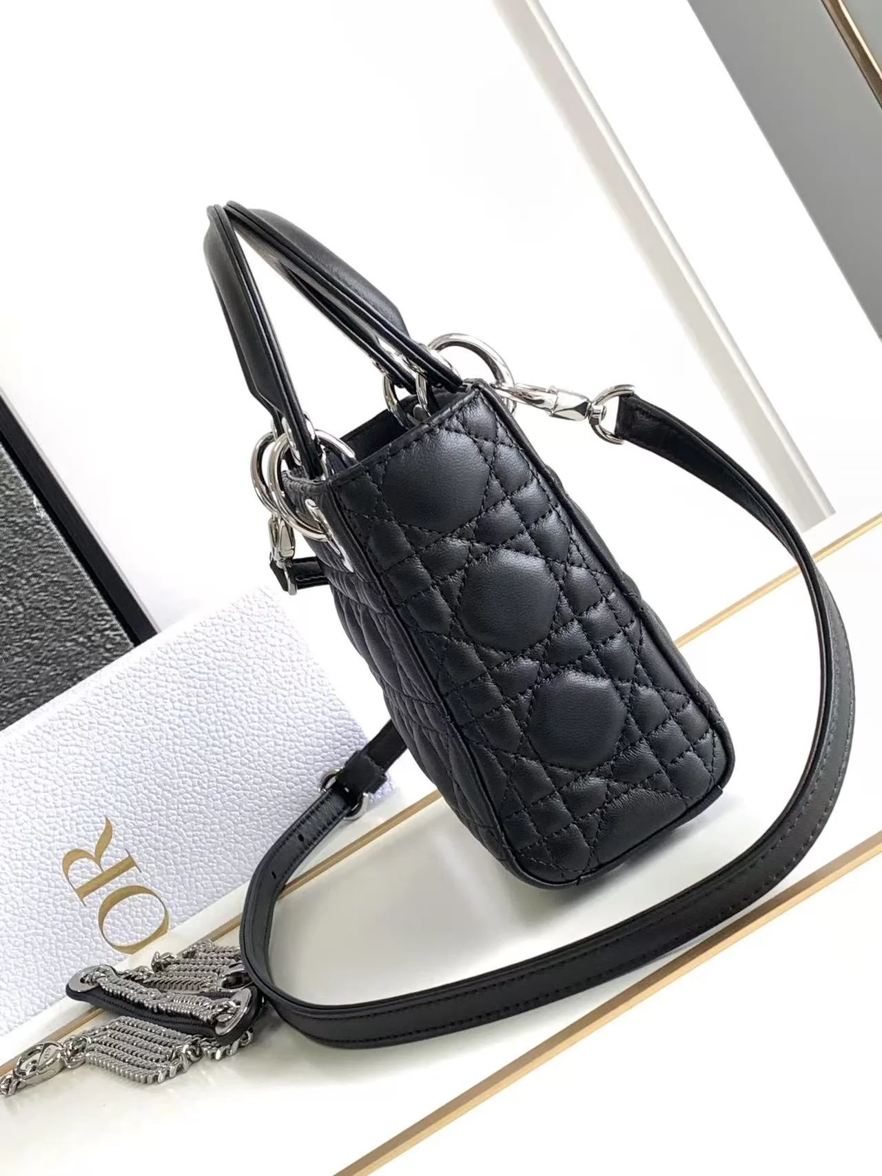 레이디백 미니 실버 상세