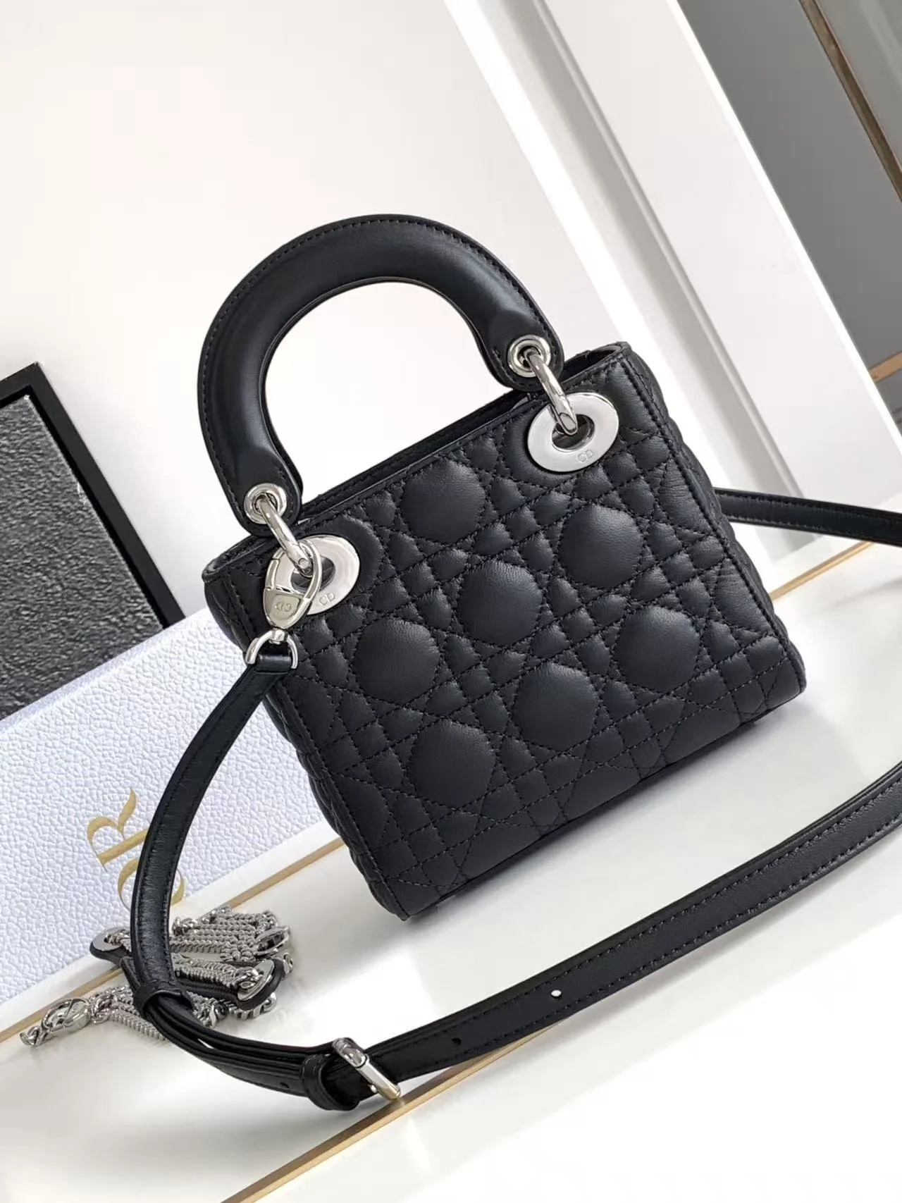 레이디백 미니 실버 상세