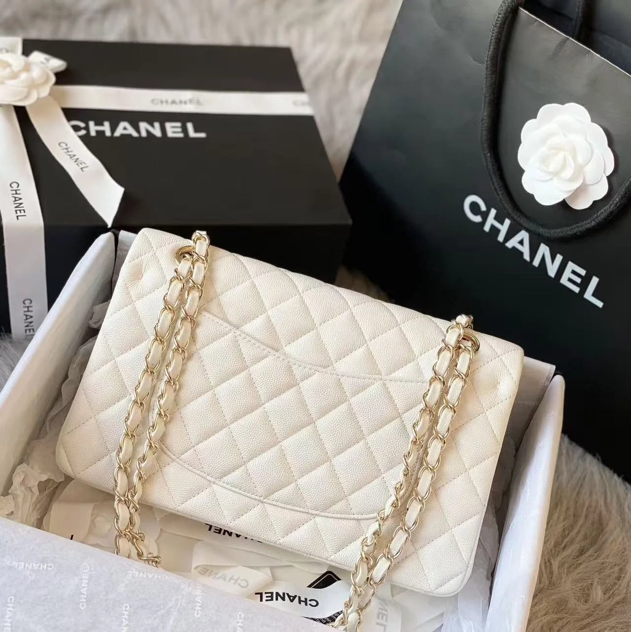 클래식백 미디움 캐비어 라이트베이지 샴페인골드 상세