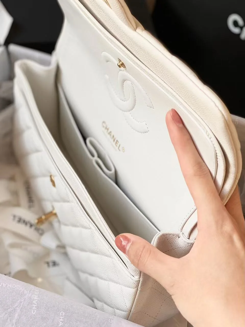 클래식백 미디움 캐비어 라이트베이지 샴페인골드 상세