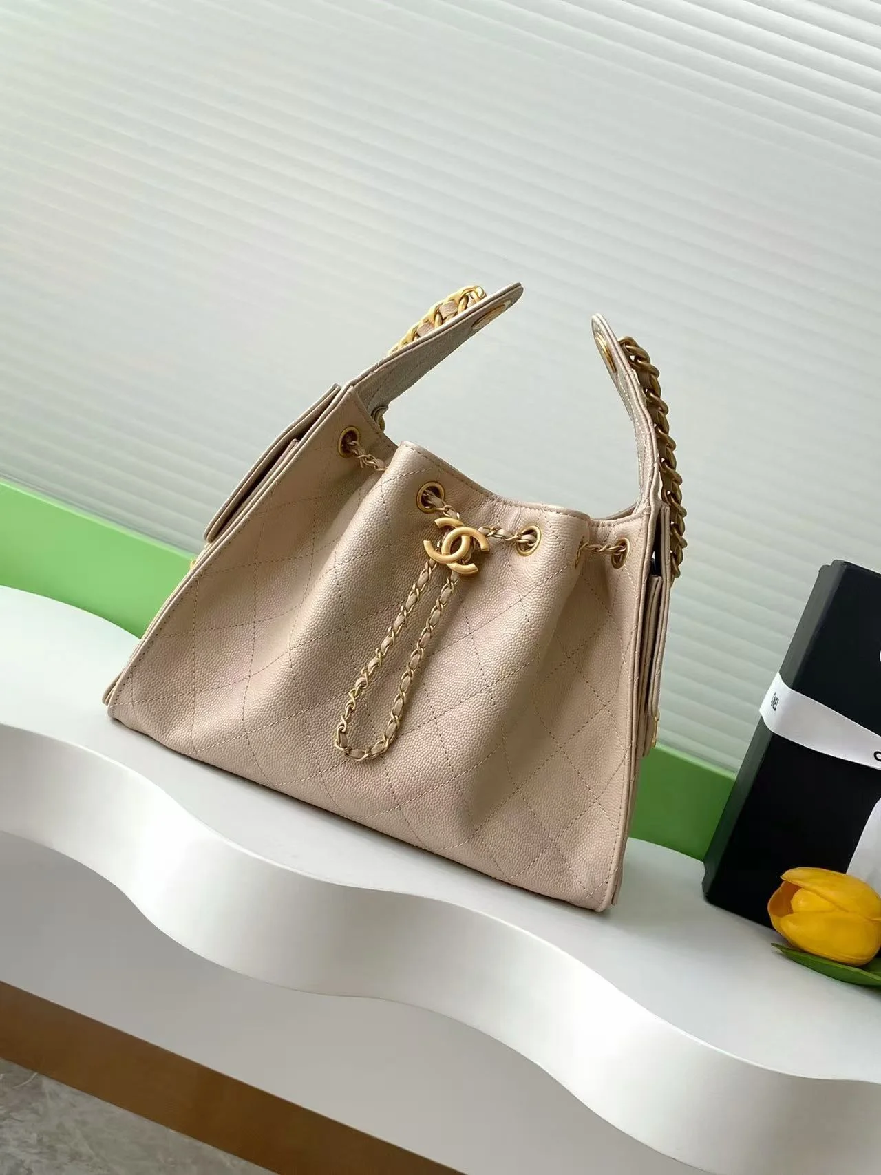 25c 뉴 호보 스몰 베이지 캐비어 상세