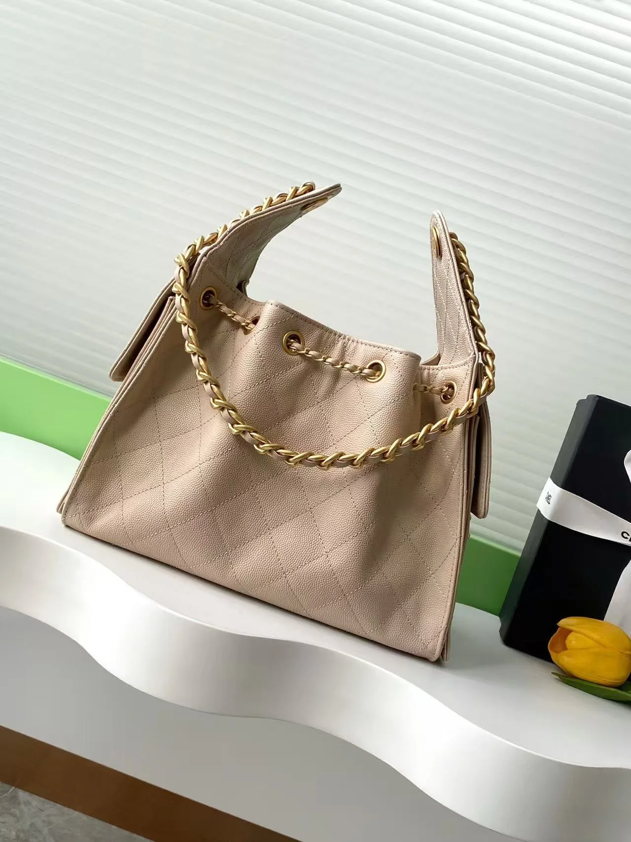 25c 뉴 호보 스몰 베이지 캐비어 상세