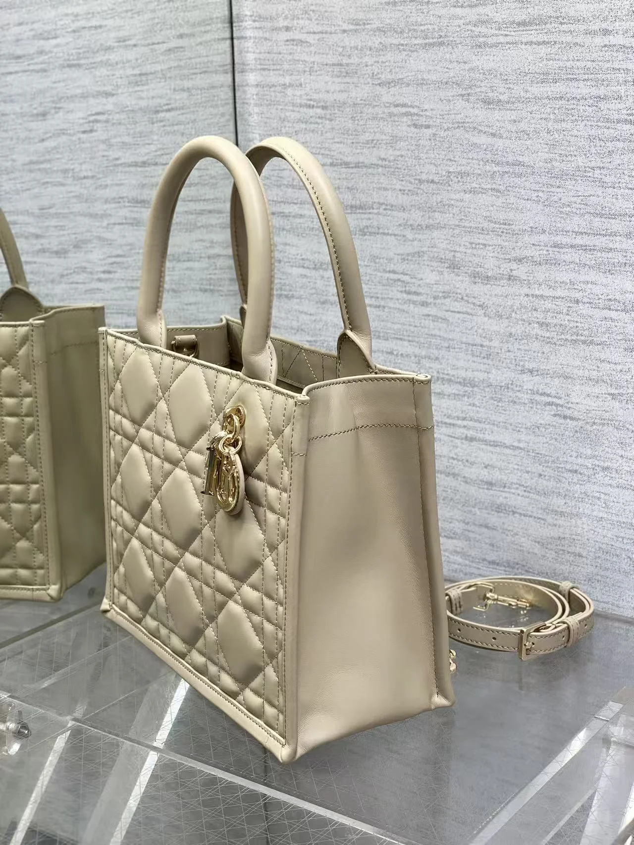 레이디 까나쥬 북토트백 스몰 베이지 (26.5cm X 21cm X 14cm) 상세