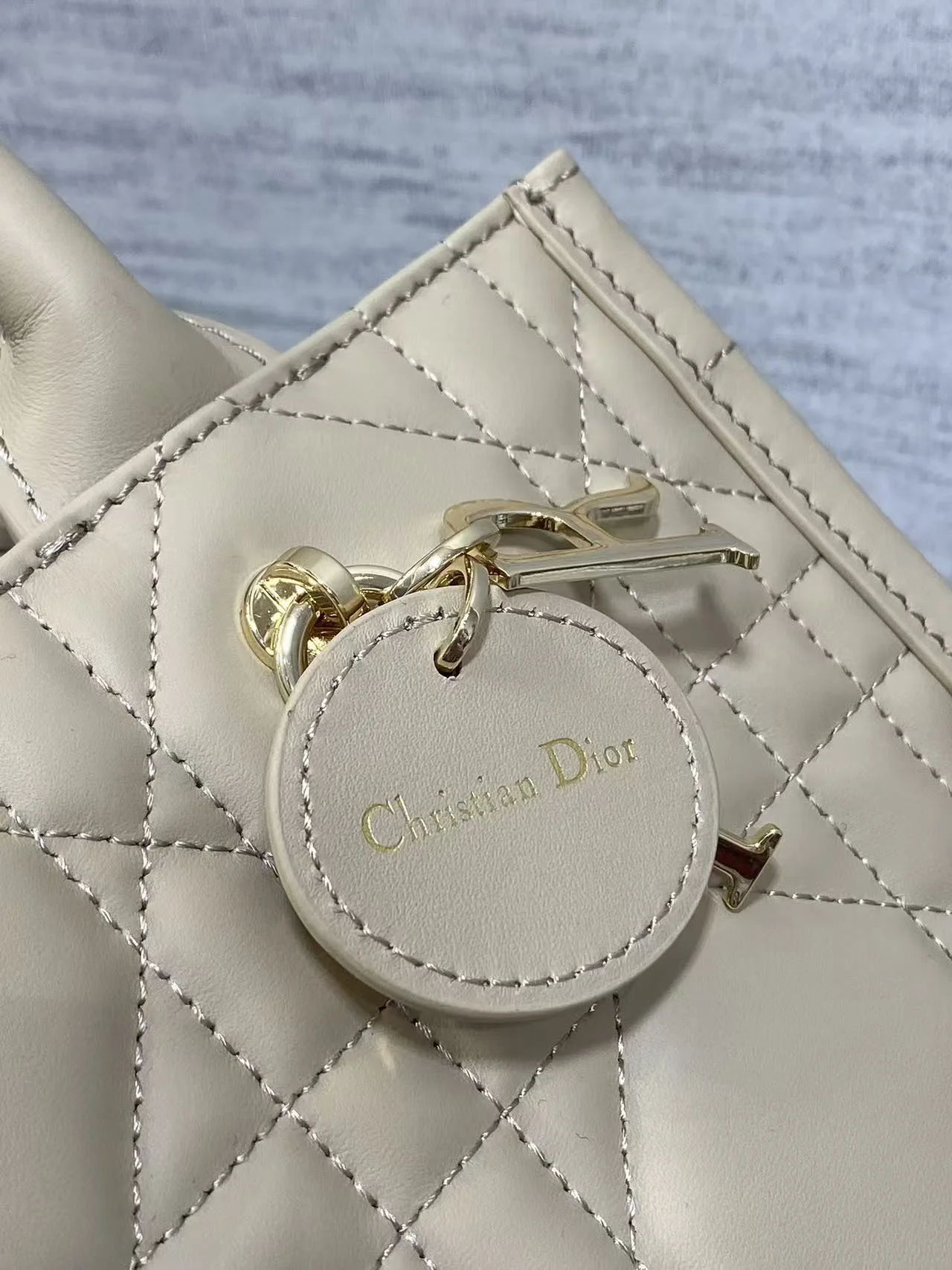 레이디 까나쥬 북토트백 스몰 베이지 (26.5cm X 21cm X 14cm) 상세