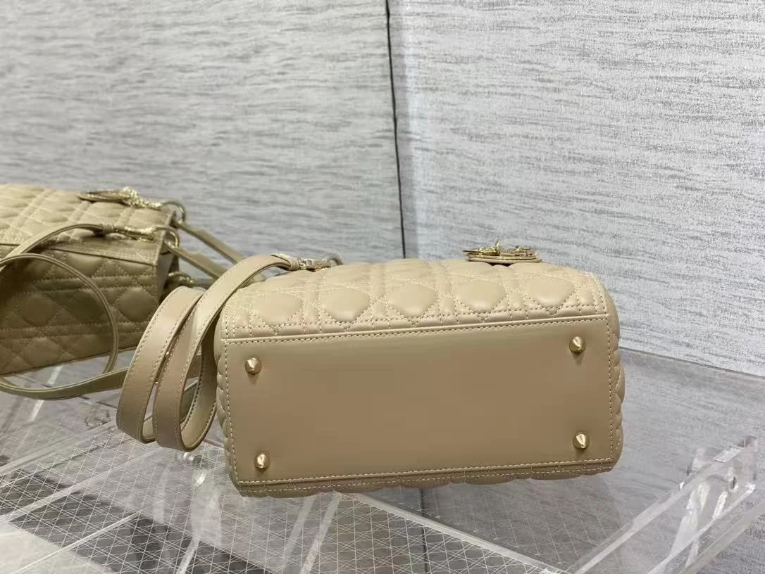 레이디백 베이지 미디움 상세