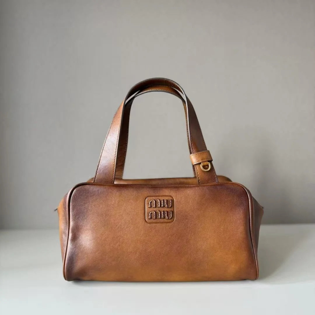 가죽 탑 핸들백 꼬냑  (28cm X 15cm X 13cm) 상세