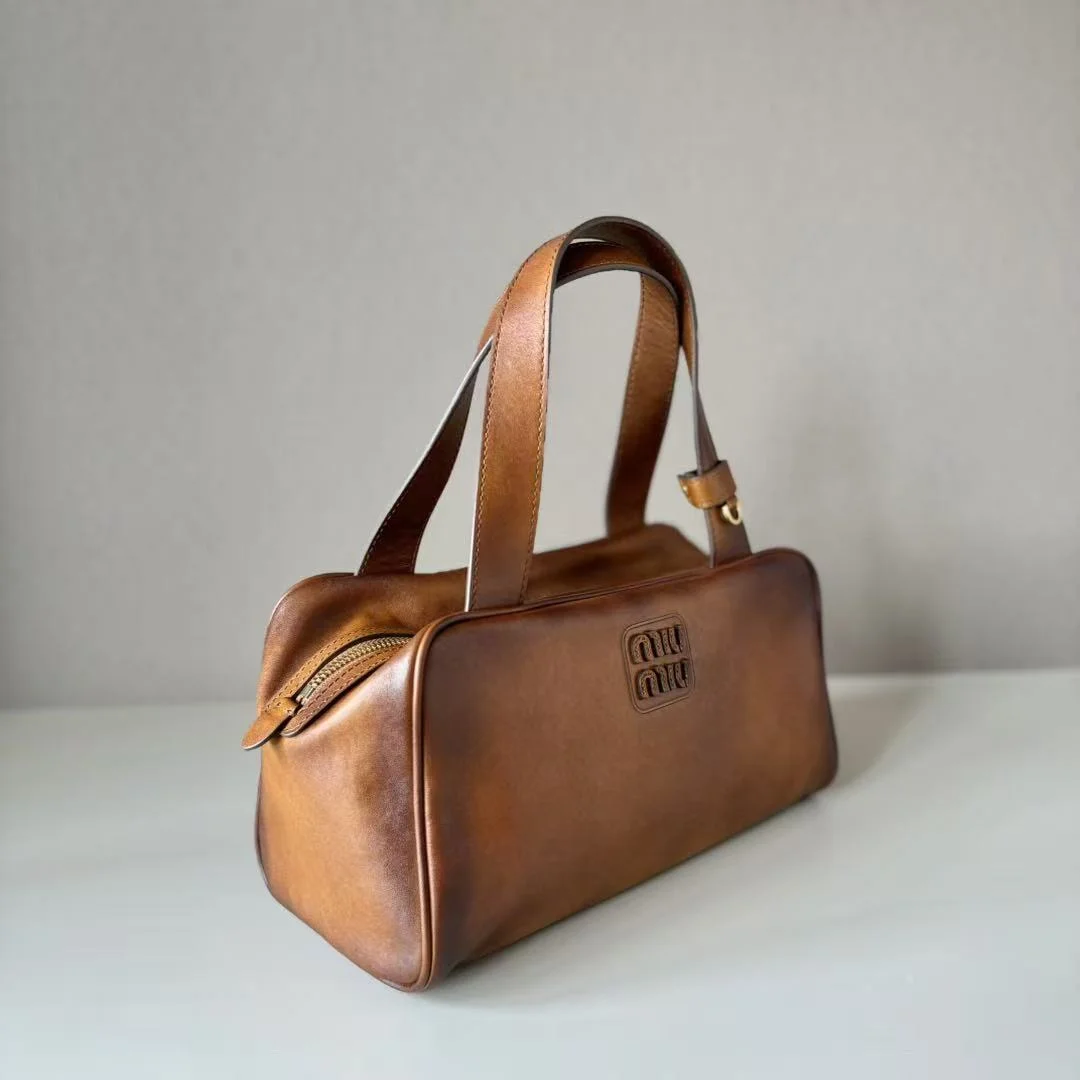 가죽 탑 핸들백 꼬냑  (28cm X 15cm X 13cm) 상세