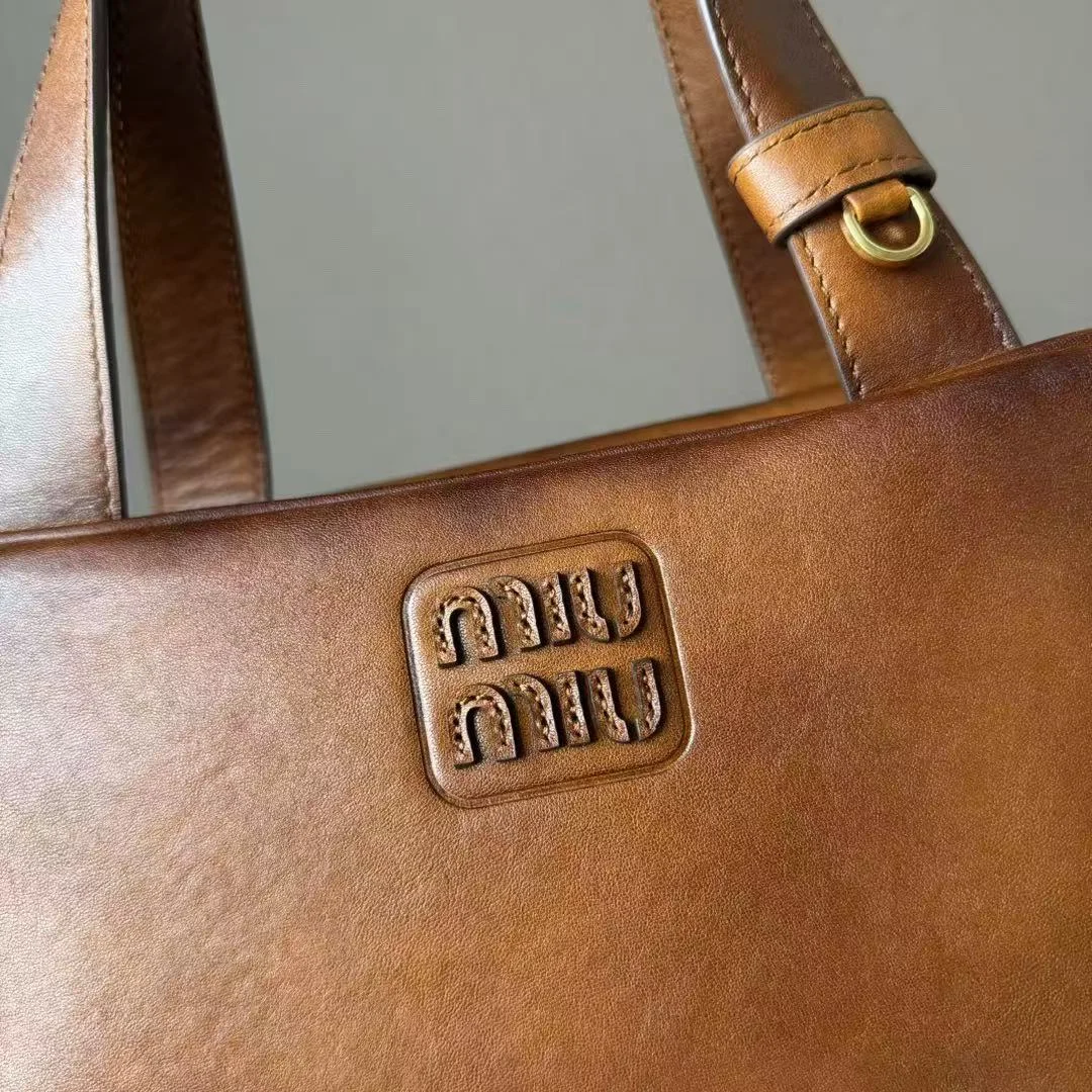 가죽 탑 핸들백 꼬냑  (28cm X 15cm X 13cm) 상세