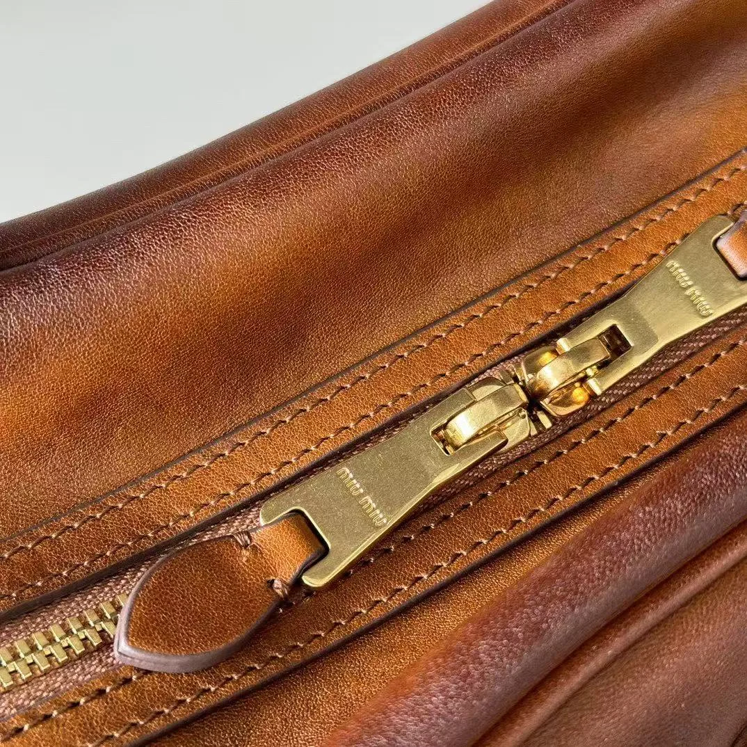 가죽 탑 핸들백 꼬냑  (28cm X 15cm X 13cm) 상세