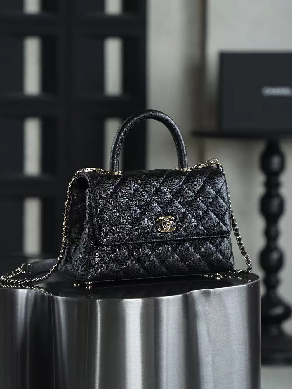 코코 핸들 스몰 샴페인 골드 (24cm X 14cm X 10cm) 상세