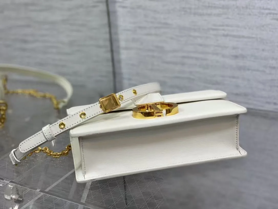 30 몽테인 이스트 웨스트 체인백 ( 21cm * 12cm* 6cm) 상세