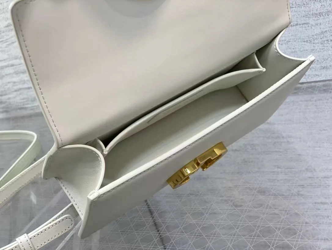 30 몽테인 이스트 웨스트 체인백 ( 21cm * 12cm* 6cm) 상세