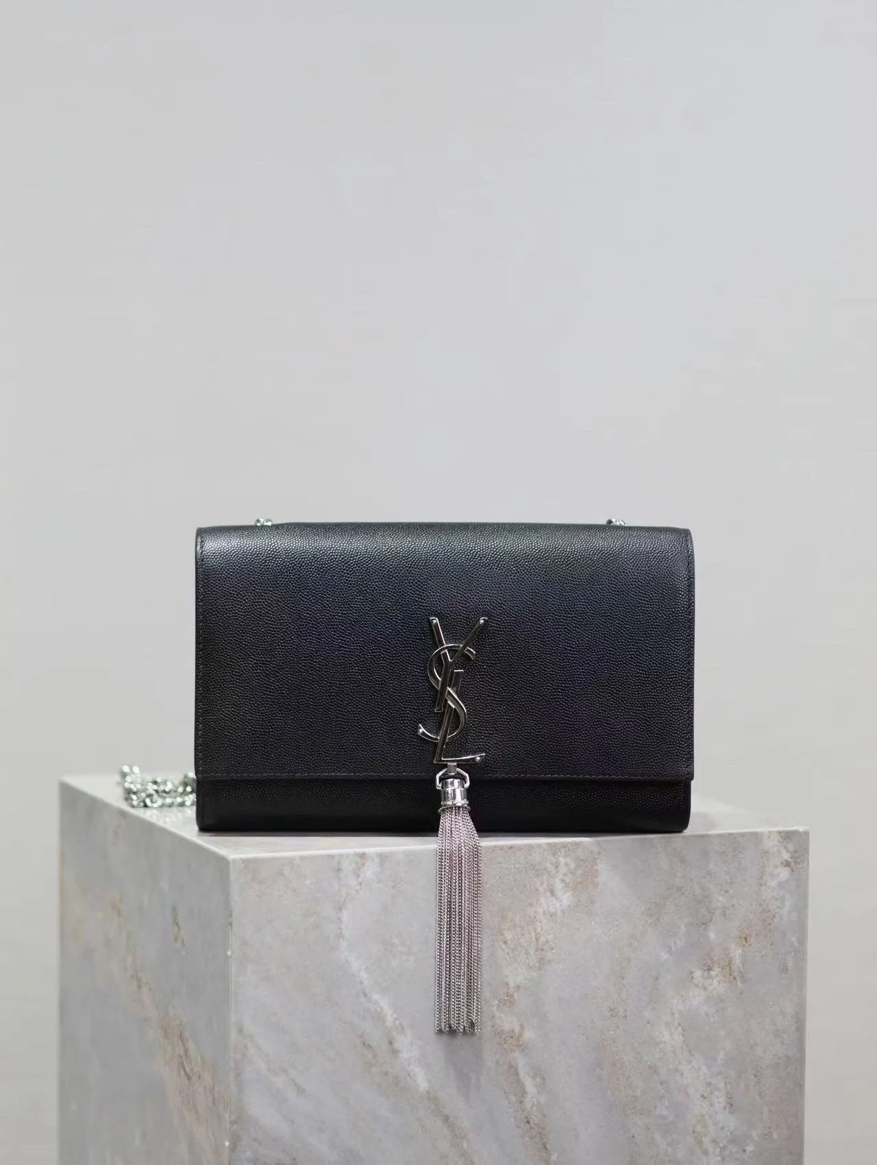 테슬 사첼 케이트 숄더백 은장 상세