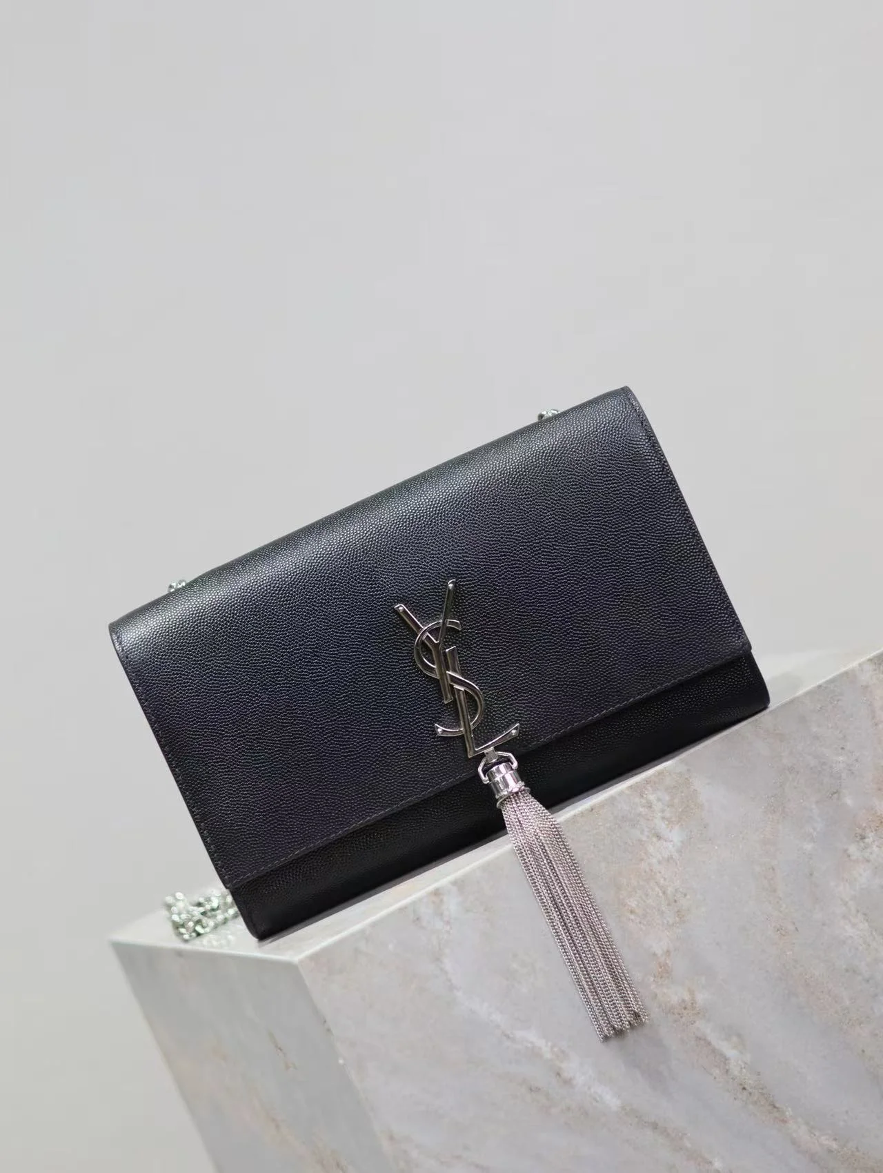 테슬 사첼 케이트 숄더백 은장 상세