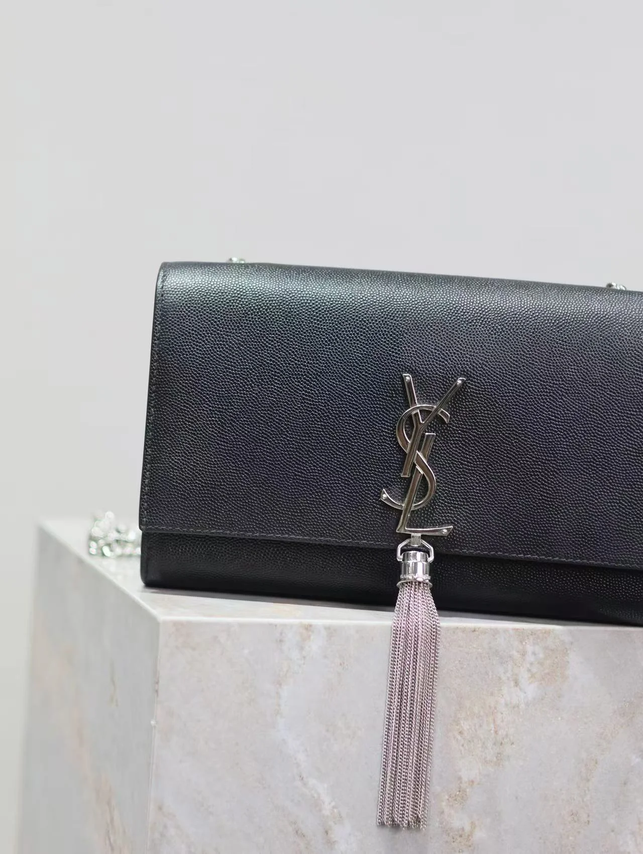 테슬 사첼 케이트 숄더백 은장 상세