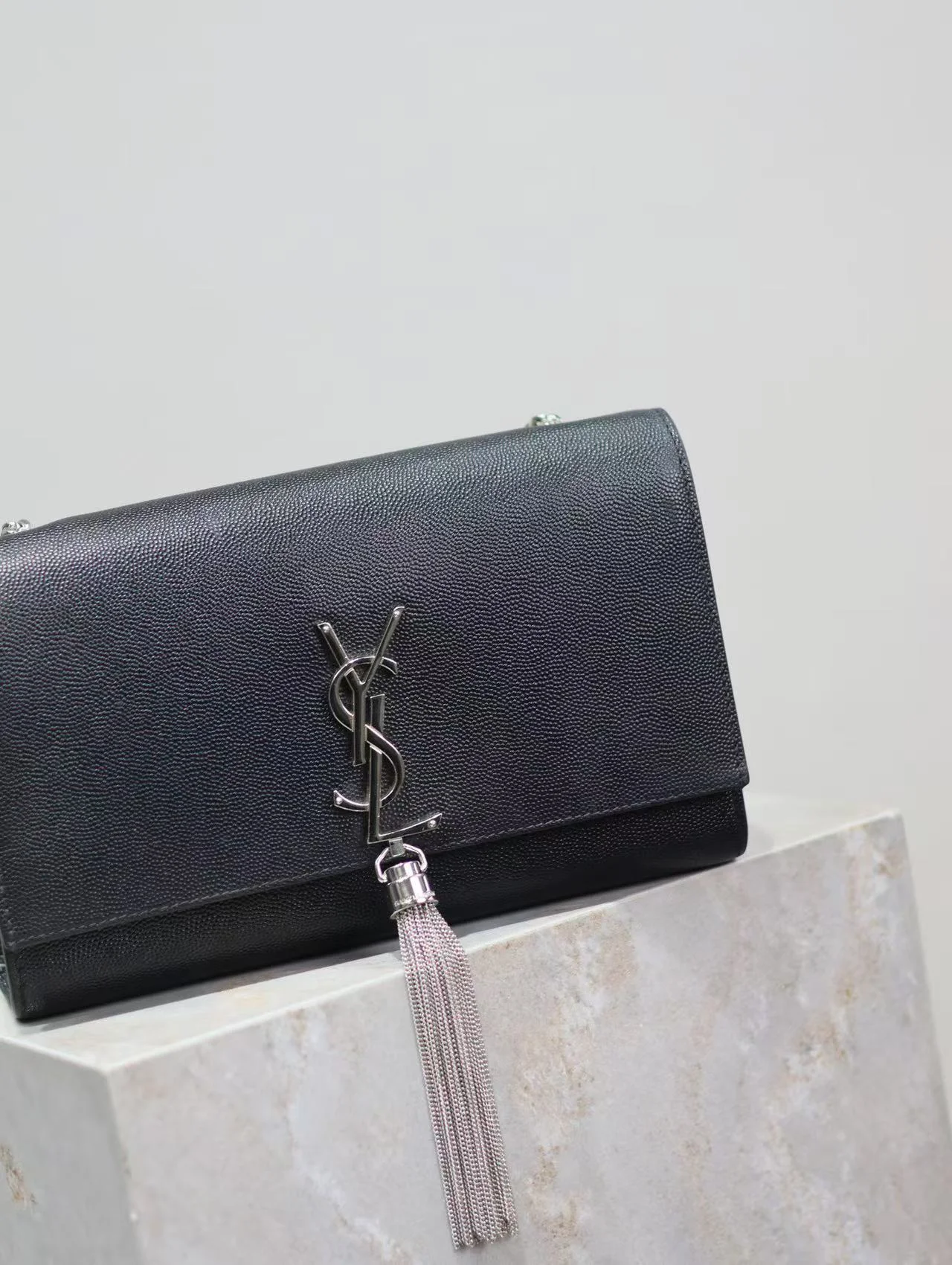 테슬 사첼 케이트 숄더백 은장 상세