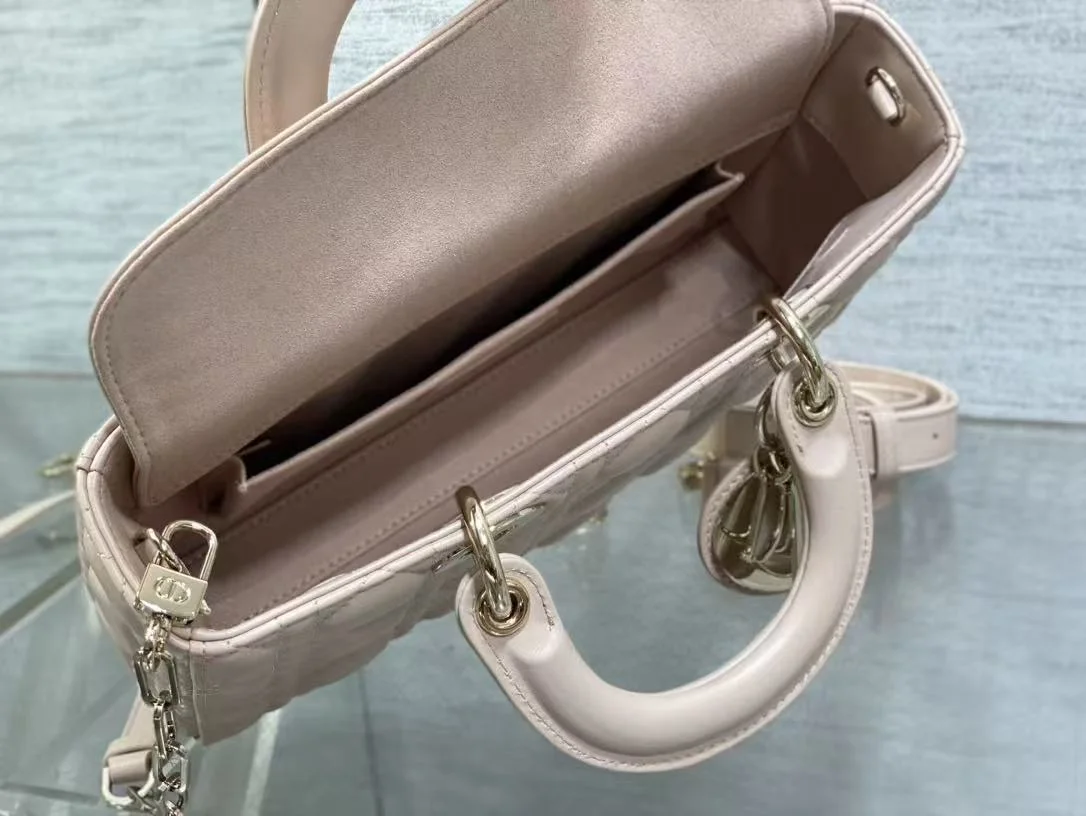 디조이 백 미디움 파우더 핑크 (26cm X 13.5cm X 5.5cm) 상세