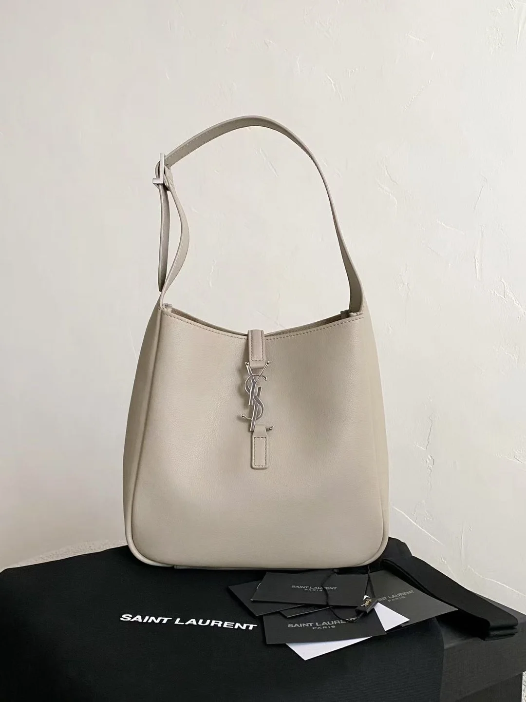 LE 5 A 7 호보백 스몰 ( 23 x 22 x 8.5cm)