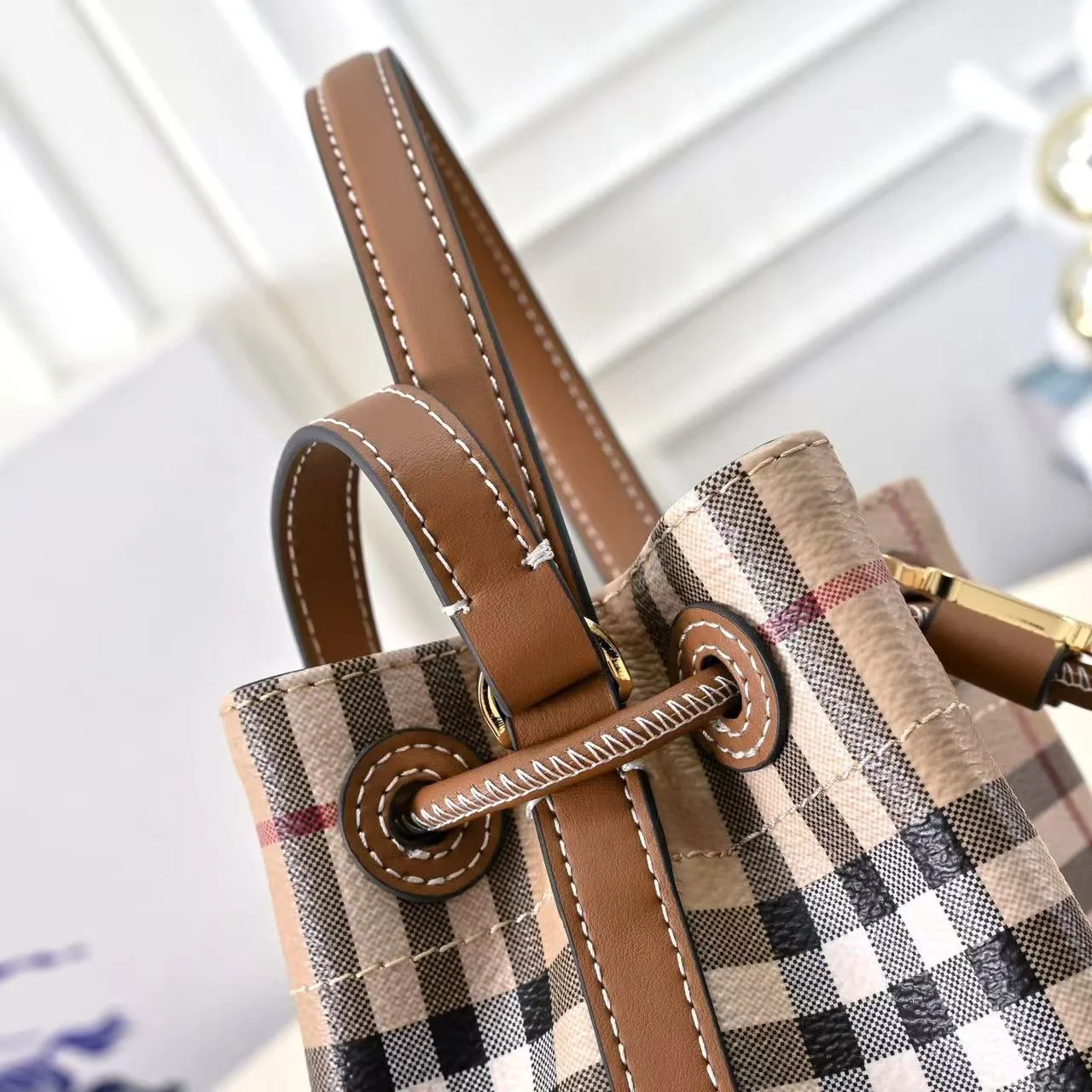 스몰 TB 버킷백 브라운 상세