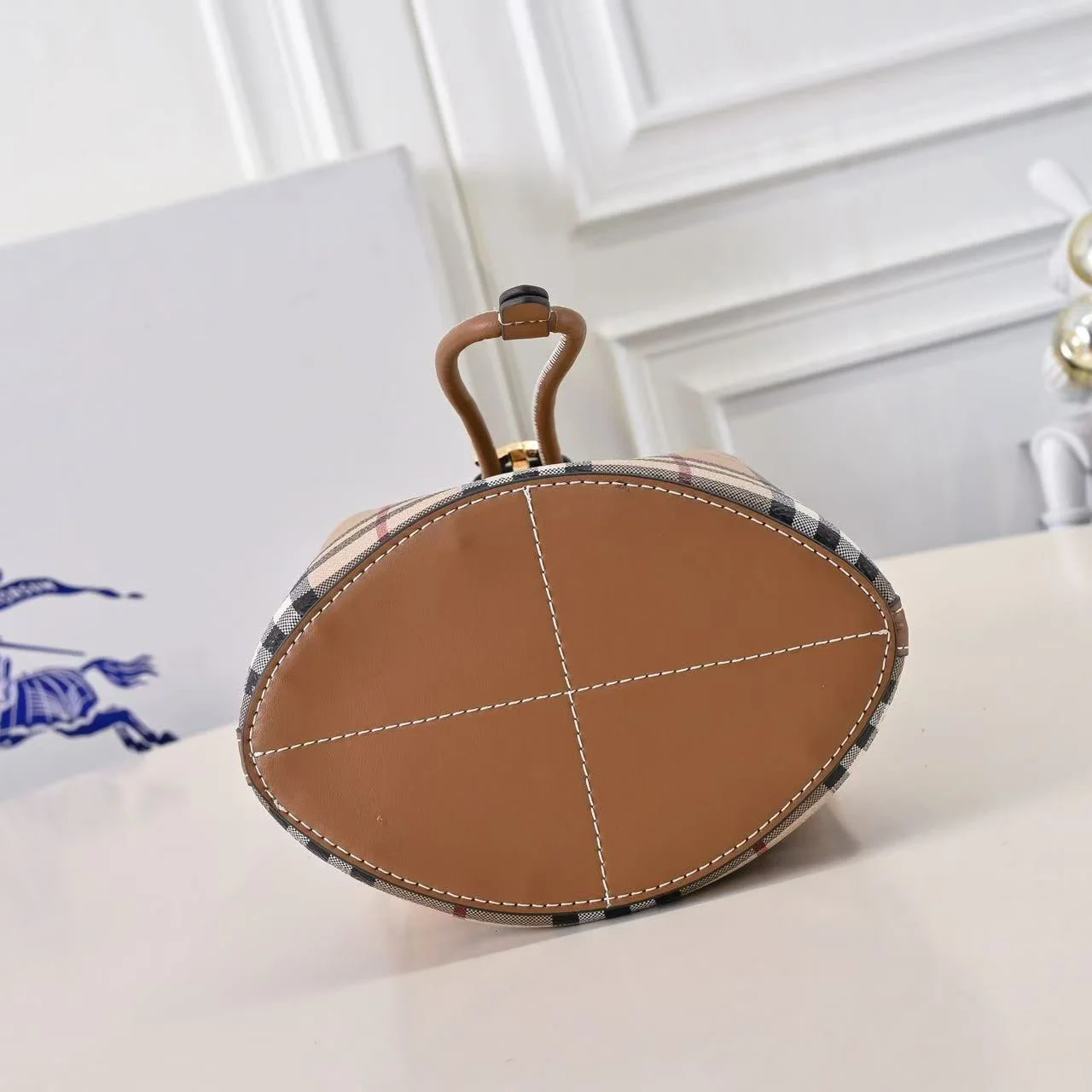 스몰 TB 버킷백 브라운 상세