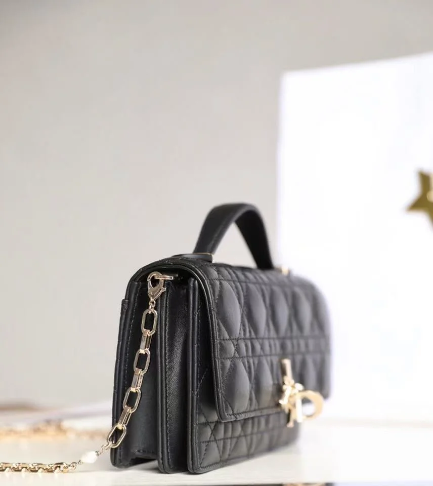 탑핸들 미니 백 (19.5cm X 11.5cm X 4.5cm) 상세