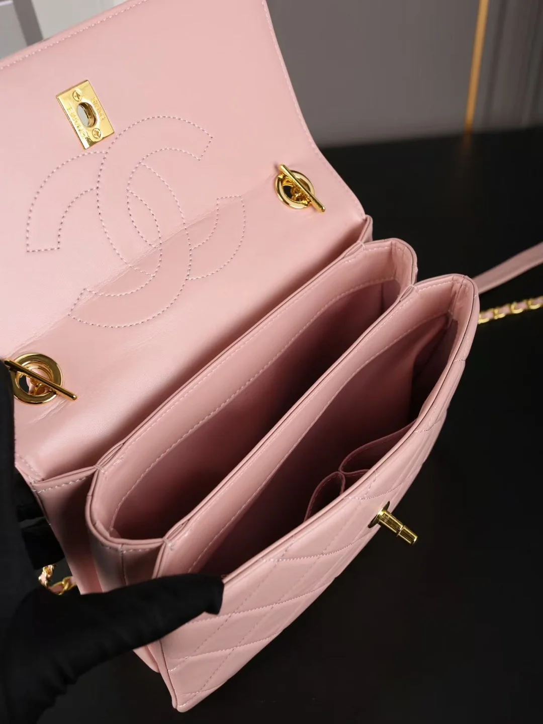 트렌디CC 탑핸들 플랩백 상세