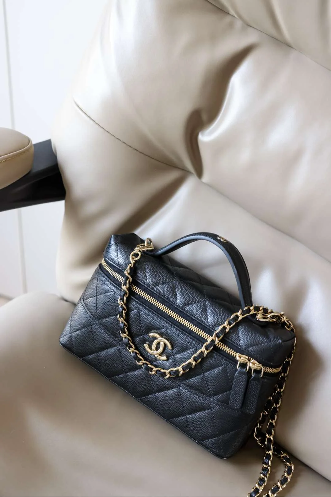 클래식 베니티 백 금장 (14*19*5cm) 상세